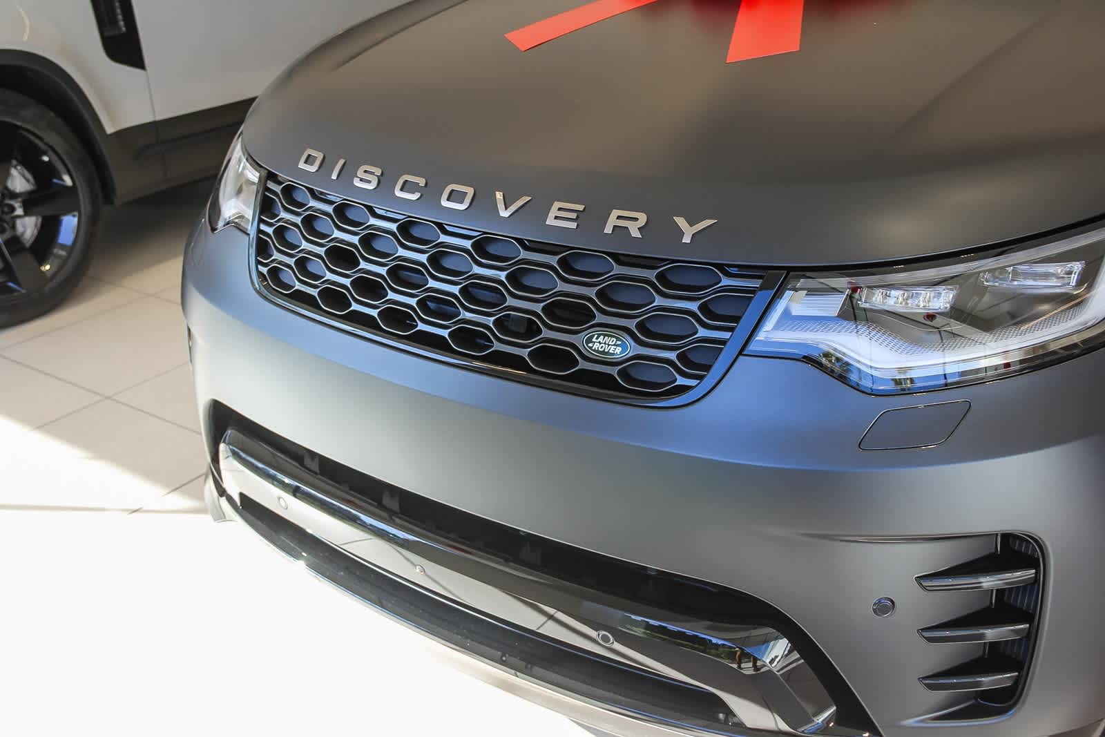 Thumbnail: 2026 Land Rover Discovery - 11