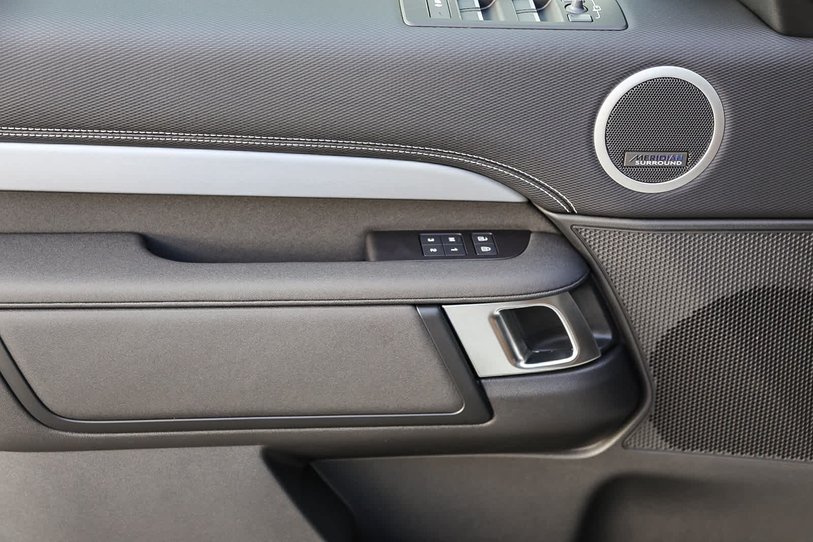 Thumbnail: 2026 Land Rover Discovery - 19