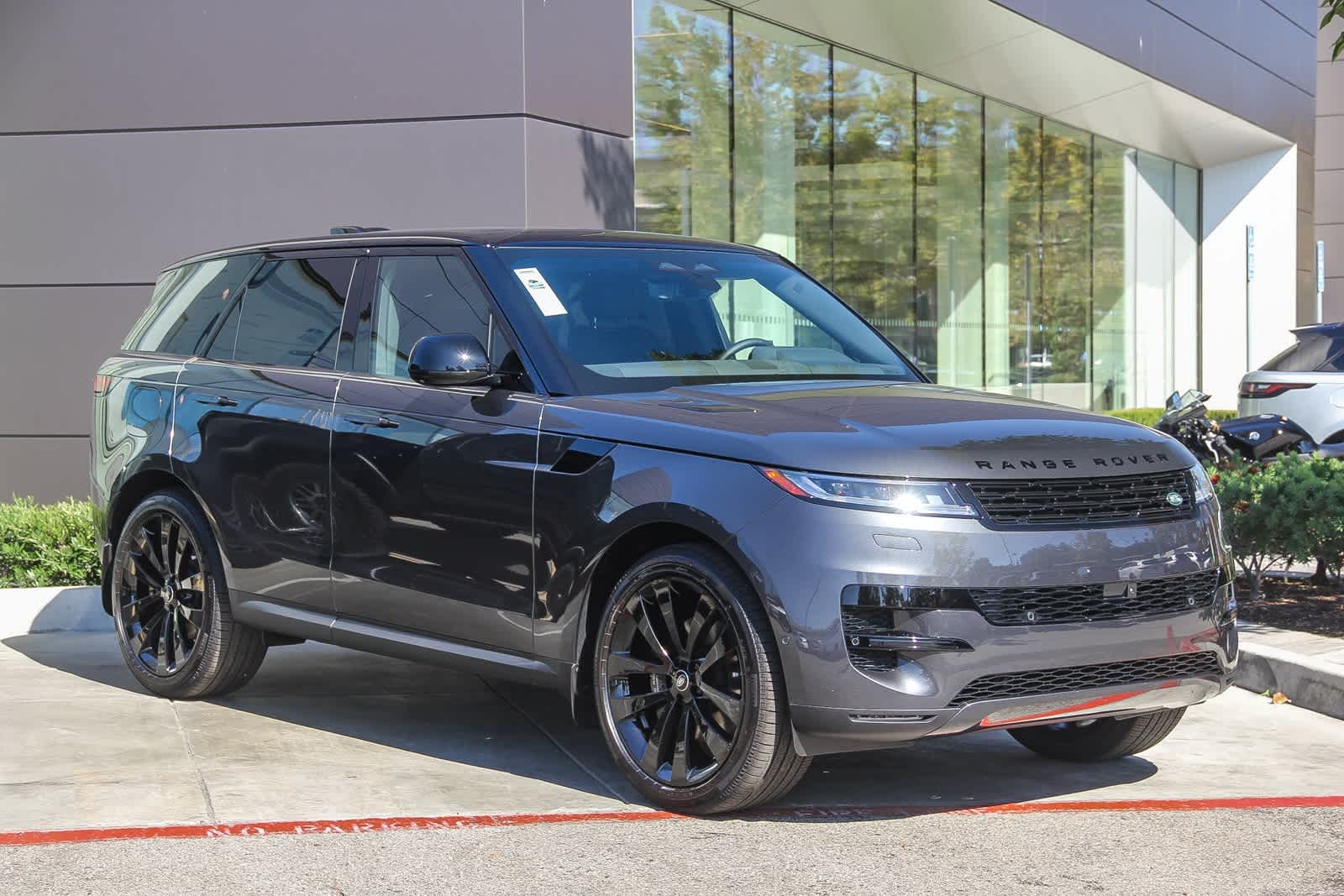 Thumbnail: 2025 Land Rover Range Rover Sport - 3