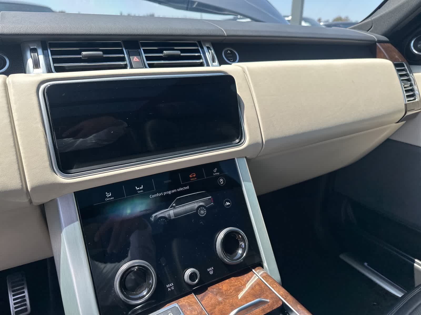 Thumbnail: 2022 Land Rover Range Rover - 23