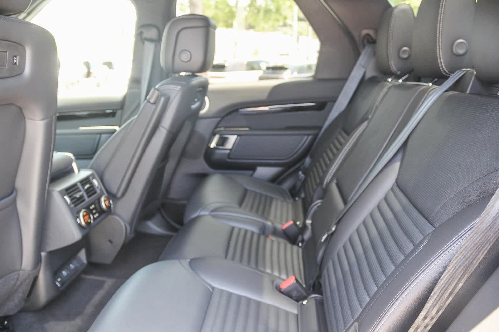 Thumbnail: 2025 Land Rover Discovery - 17