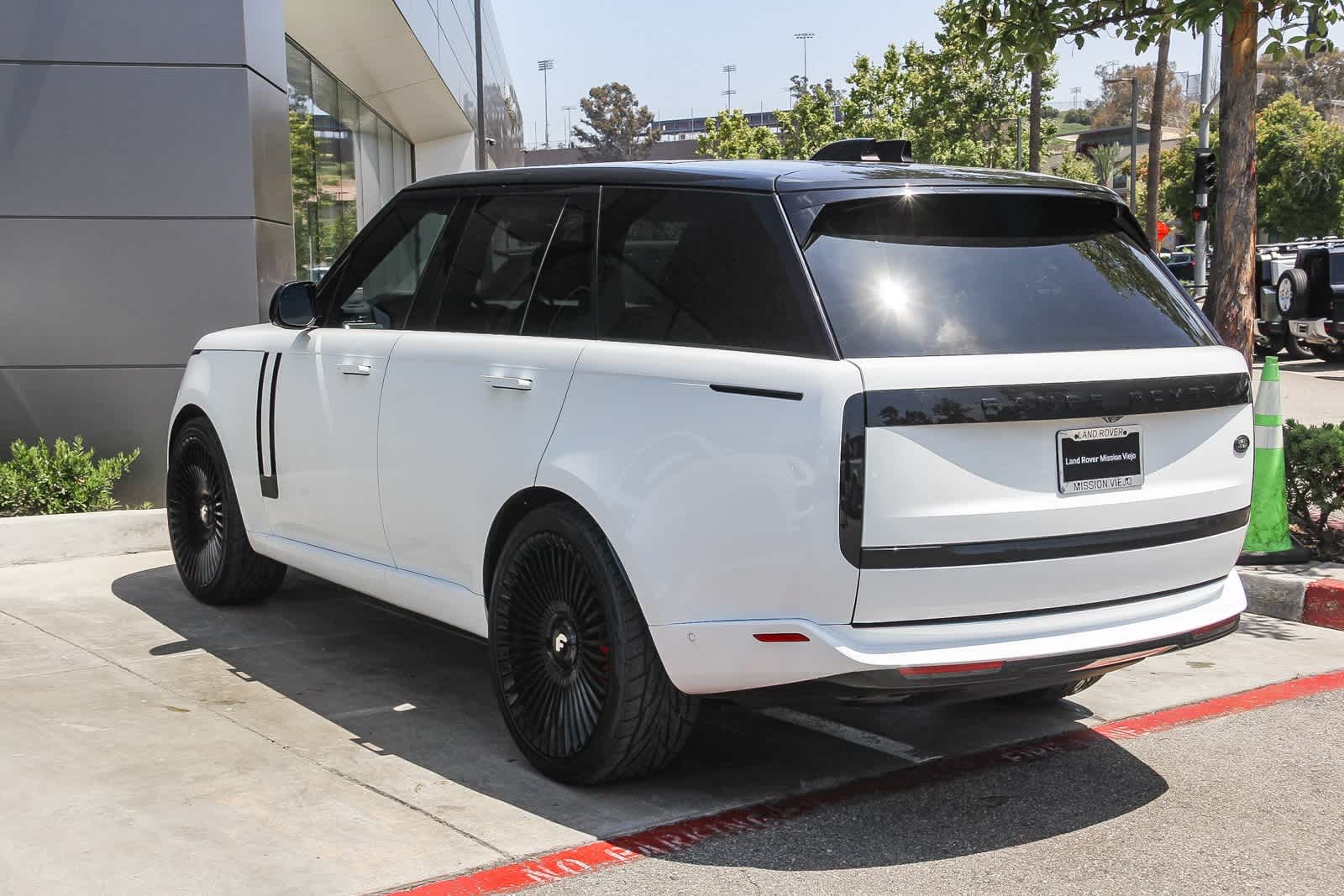 Thumbnail: 2023 Land Rover Range Rover - 4