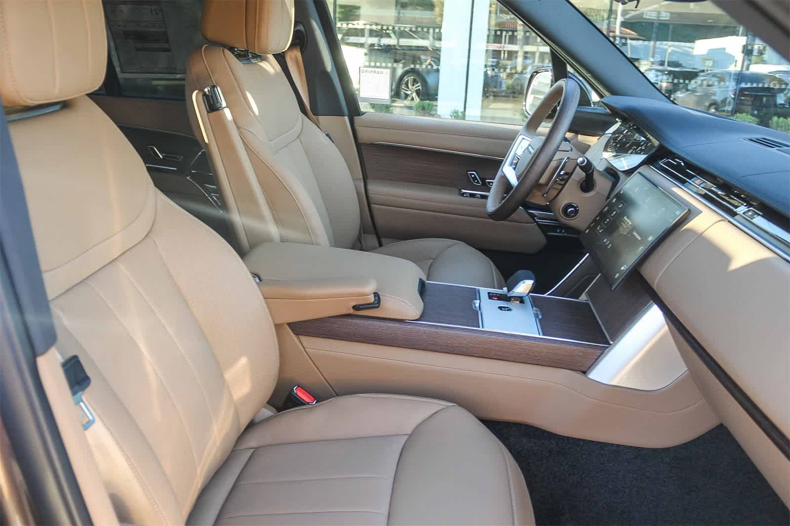 Thumbnail: 2025 Land Rover Range Rover - 18