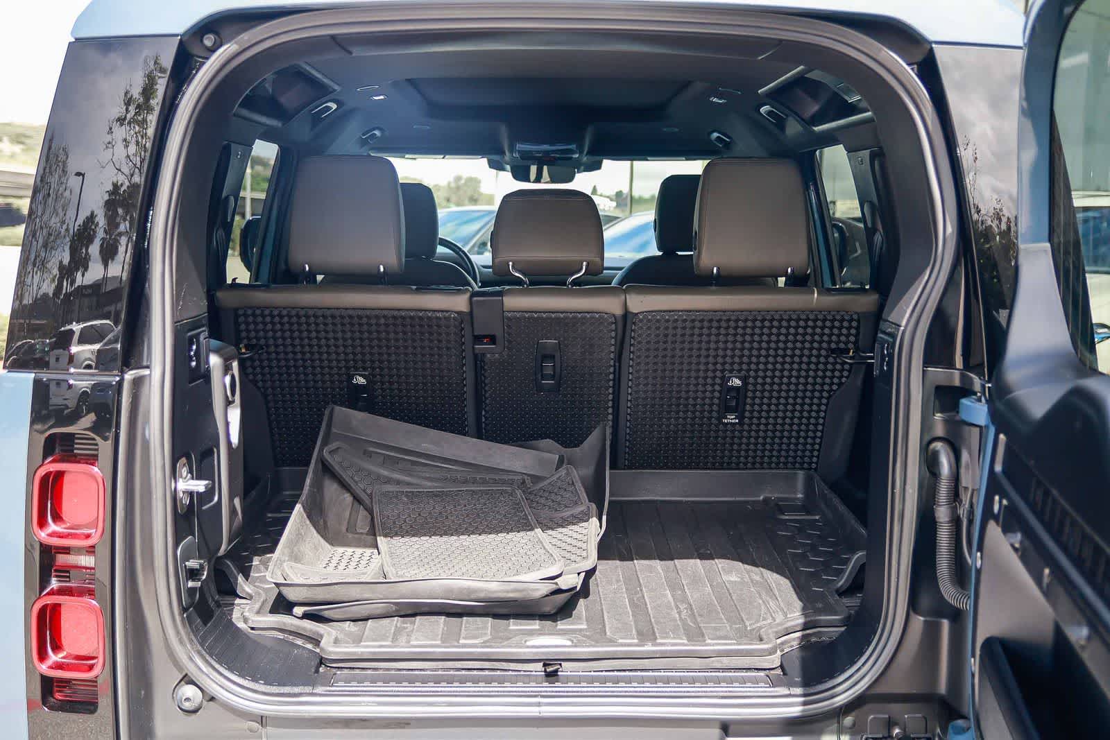 Thumbnail: 2023 Land Rover Defender - 29