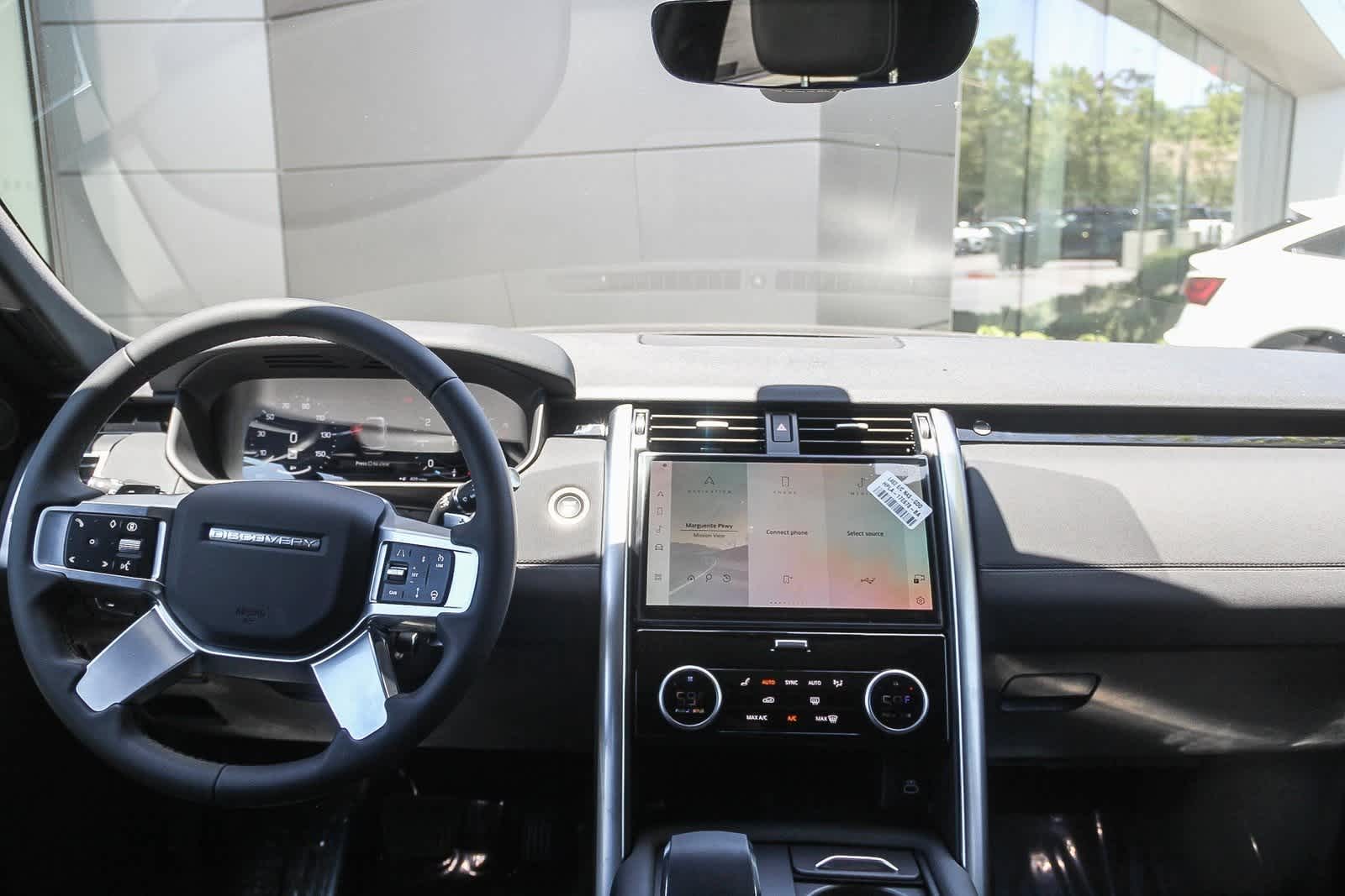 Thumbnail: 2025 Land Rover Discovery - 12