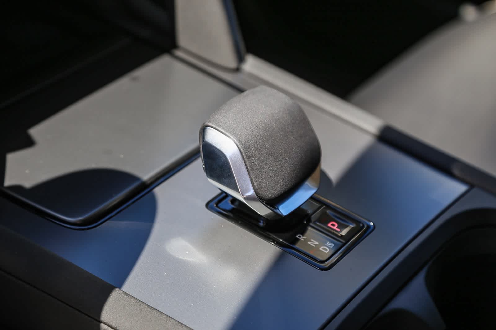Thumbnail: 2025 Land Rover Discovery Sport - 19