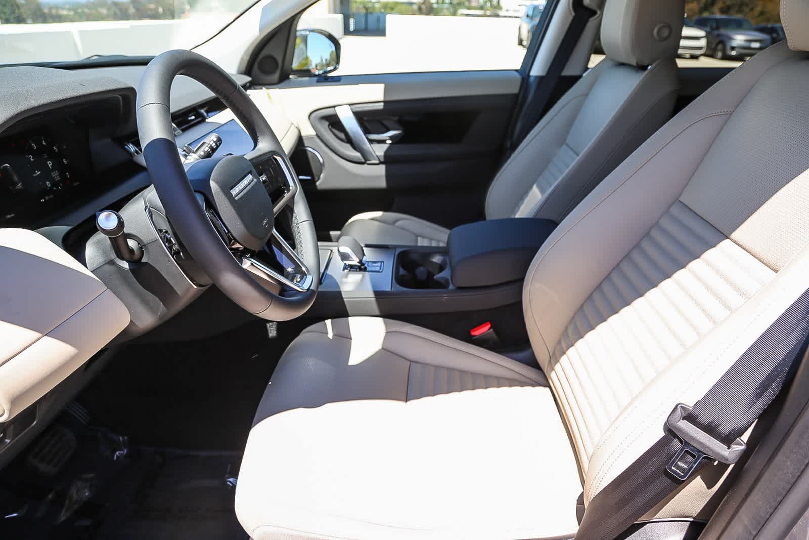 Thumbnail: 2025 Land Rover Discovery Sport - 17