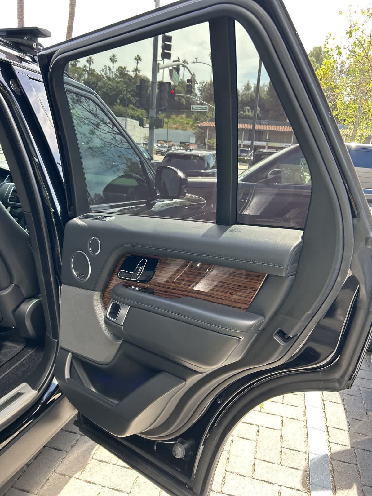 Thumbnail: 2019 Land Rover Range Rover - 17