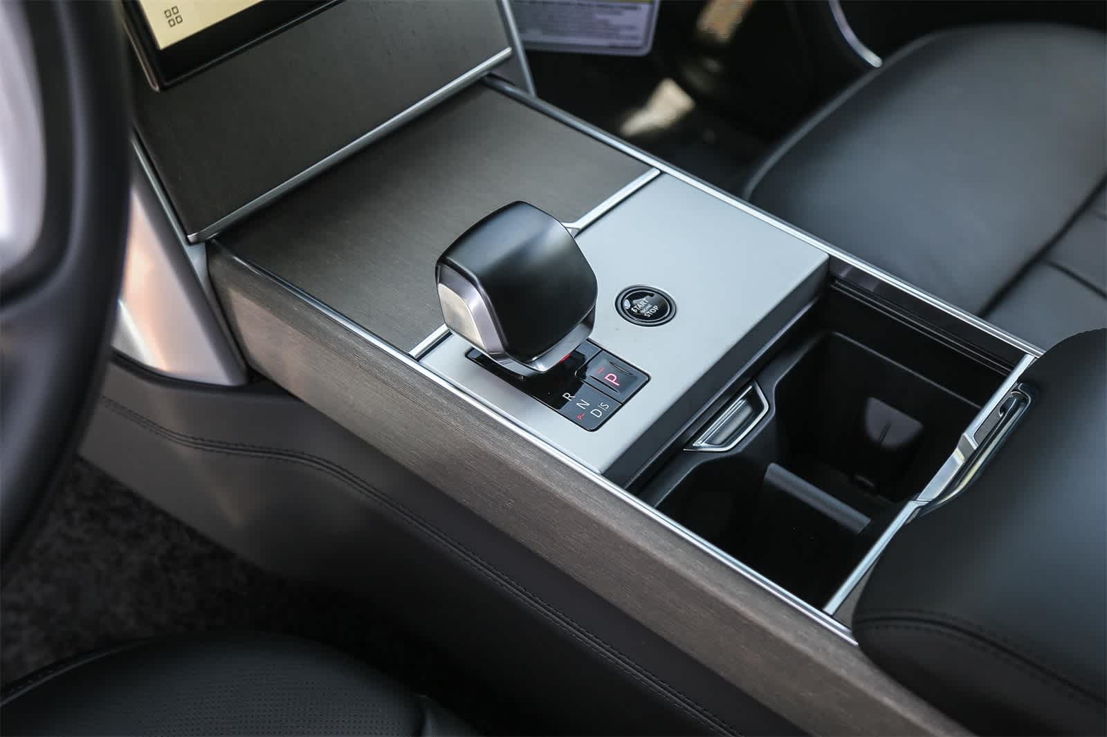 Thumbnail: 2025 Land Rover Range Rover - 25