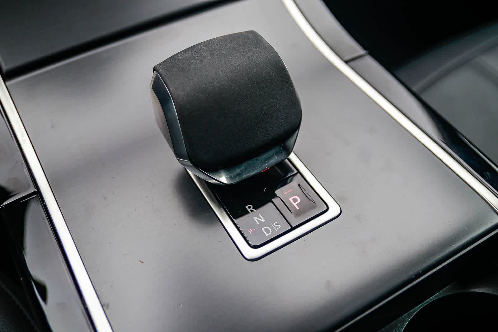 Thumbnail: 2026 Land Rover Range Rover Evoque - 24