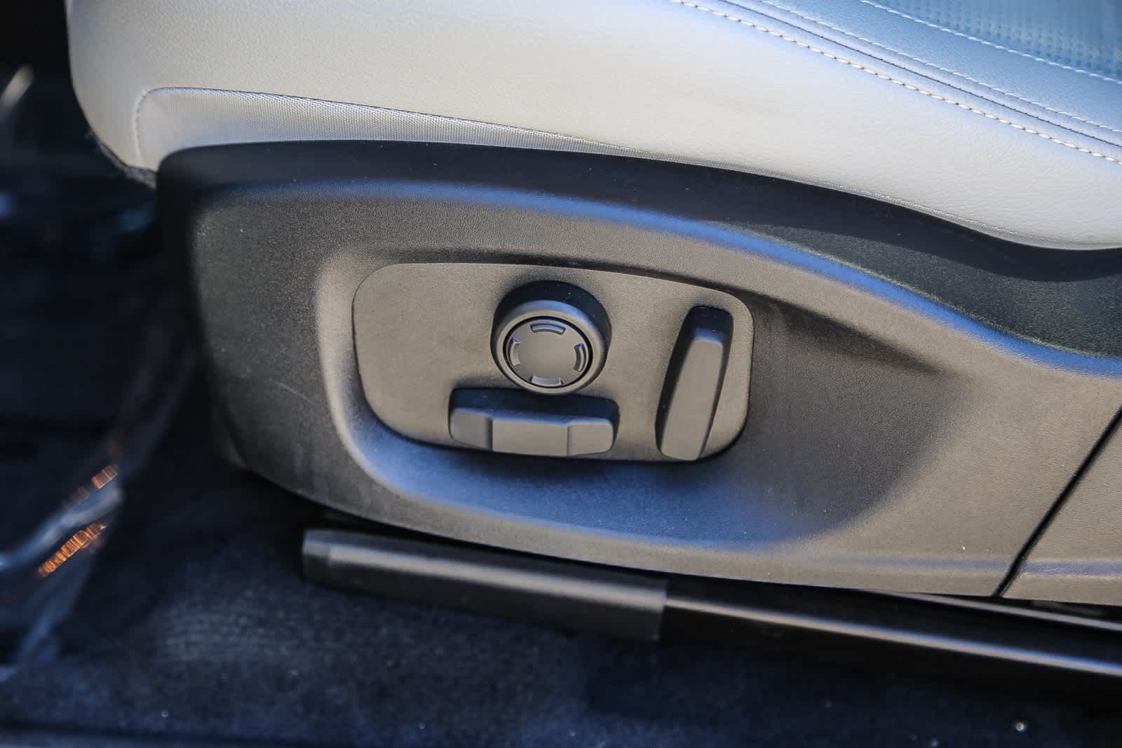 Thumbnail: 2024 Jaguar E-Pace - 21