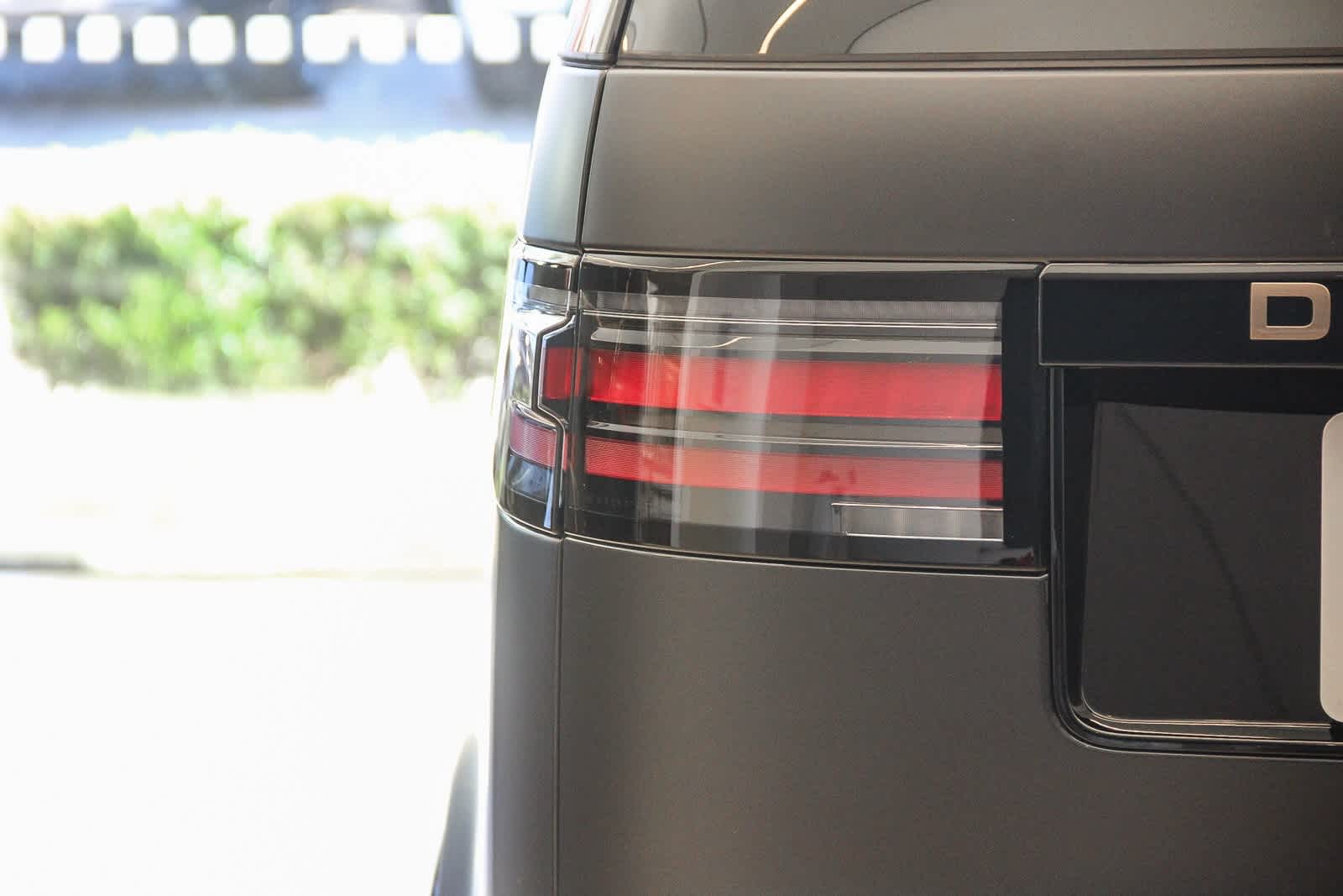 Thumbnail: 2026 Land Rover Discovery - 8