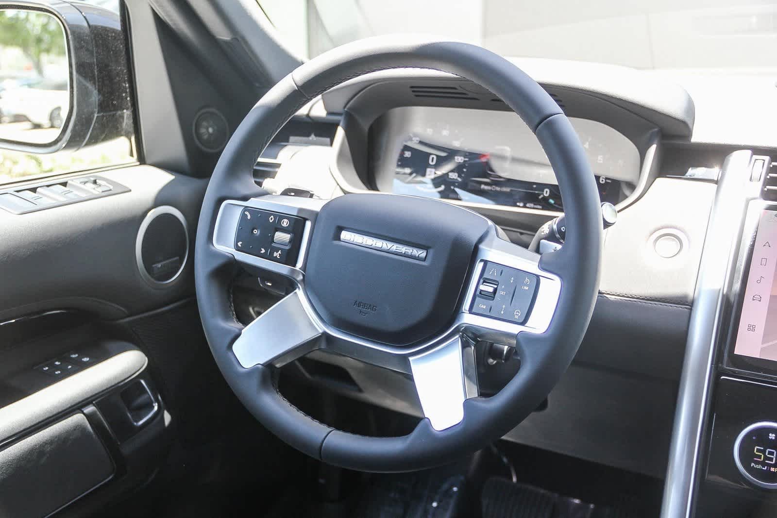 Thumbnail: 2025 Land Rover Discovery - 15