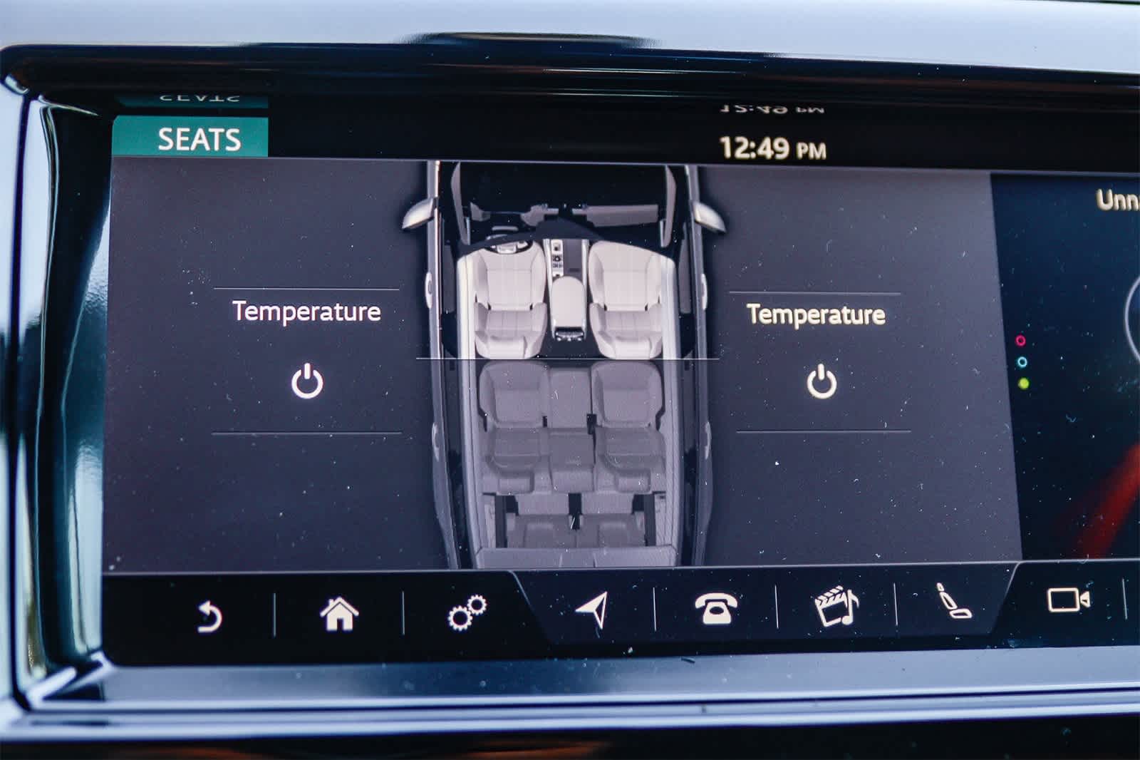 Thumbnail: 2020 Land Rover Discovery - 27