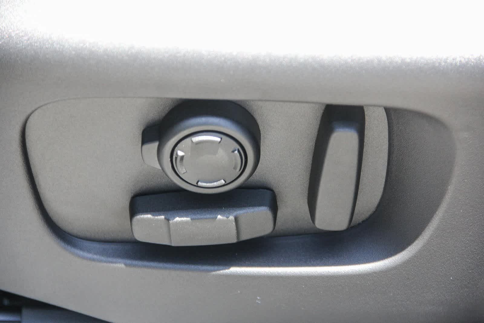 Thumbnail: 2025 Land Rover Discovery - 19