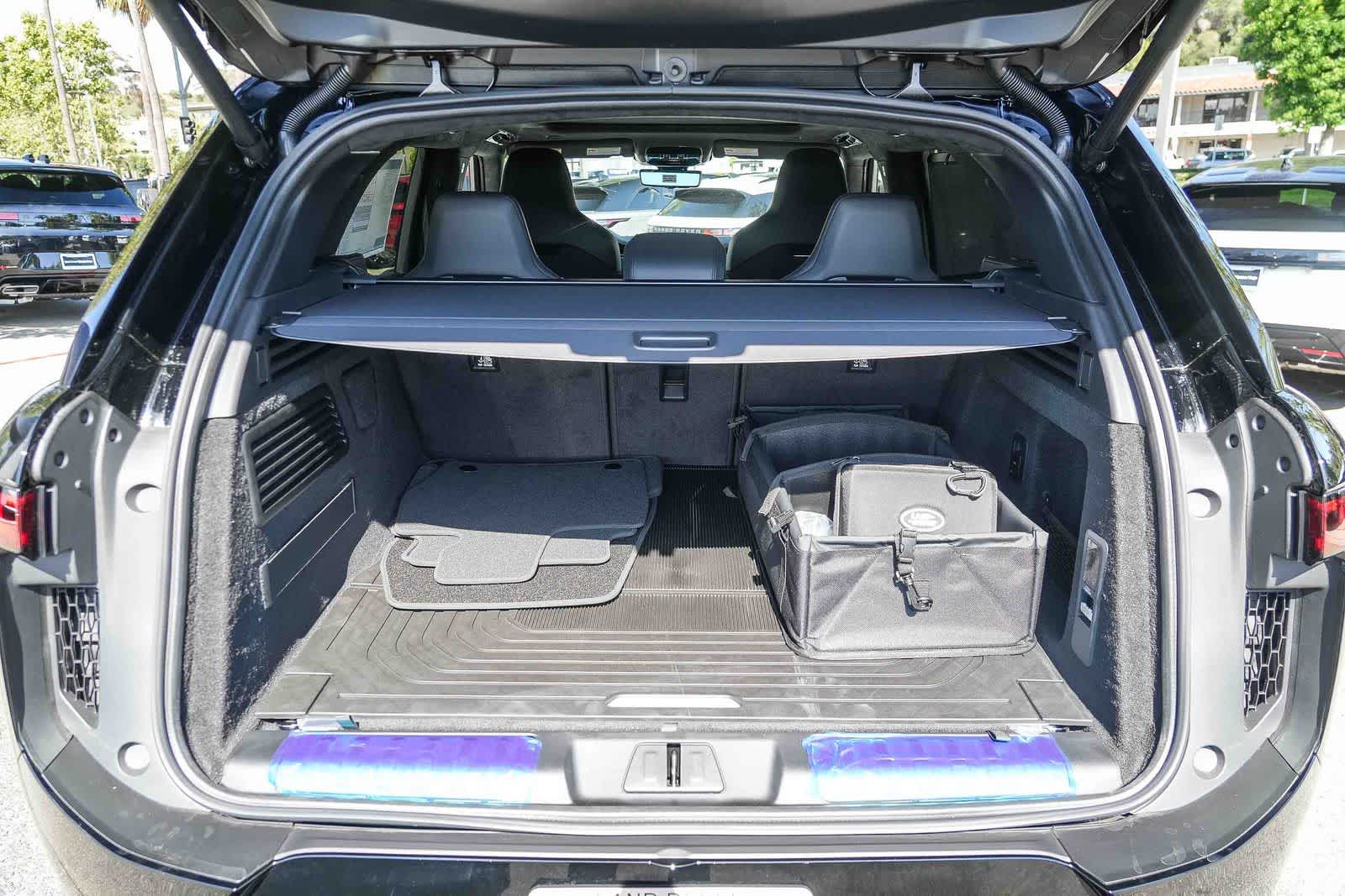 Thumbnail: 2026 Land Rover Range Rover Sport - 26