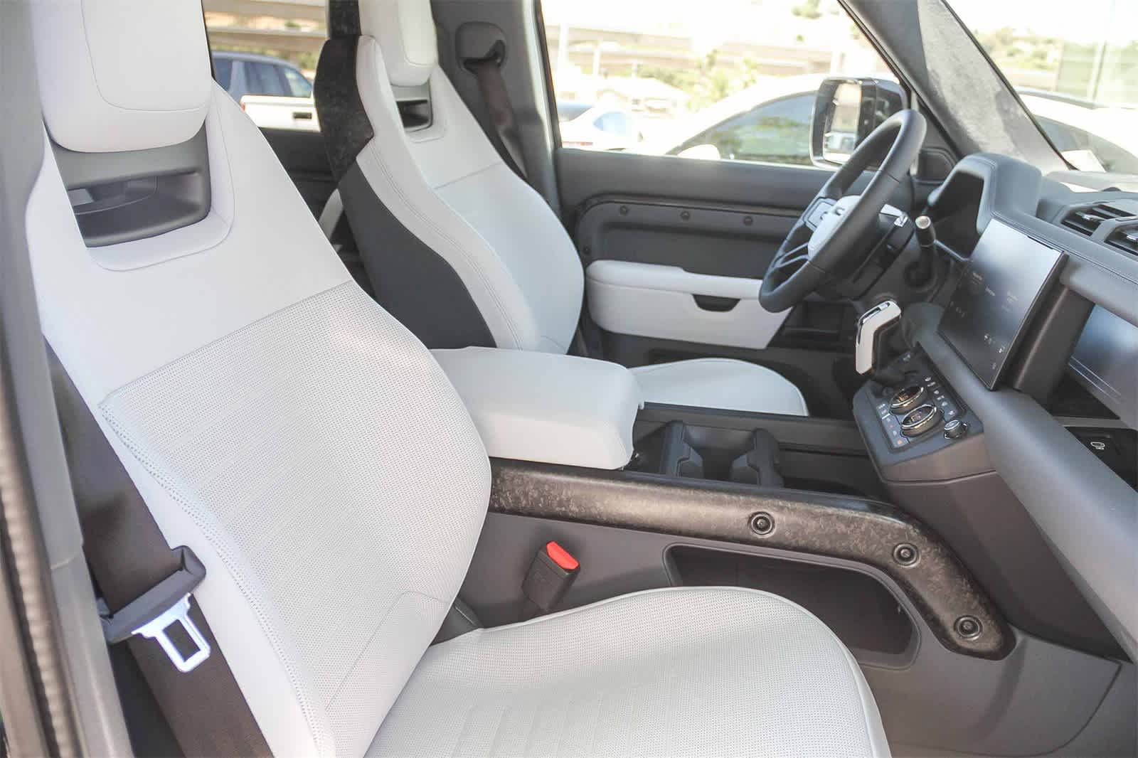 Thumbnail: 2025 Land Rover Defender - 22