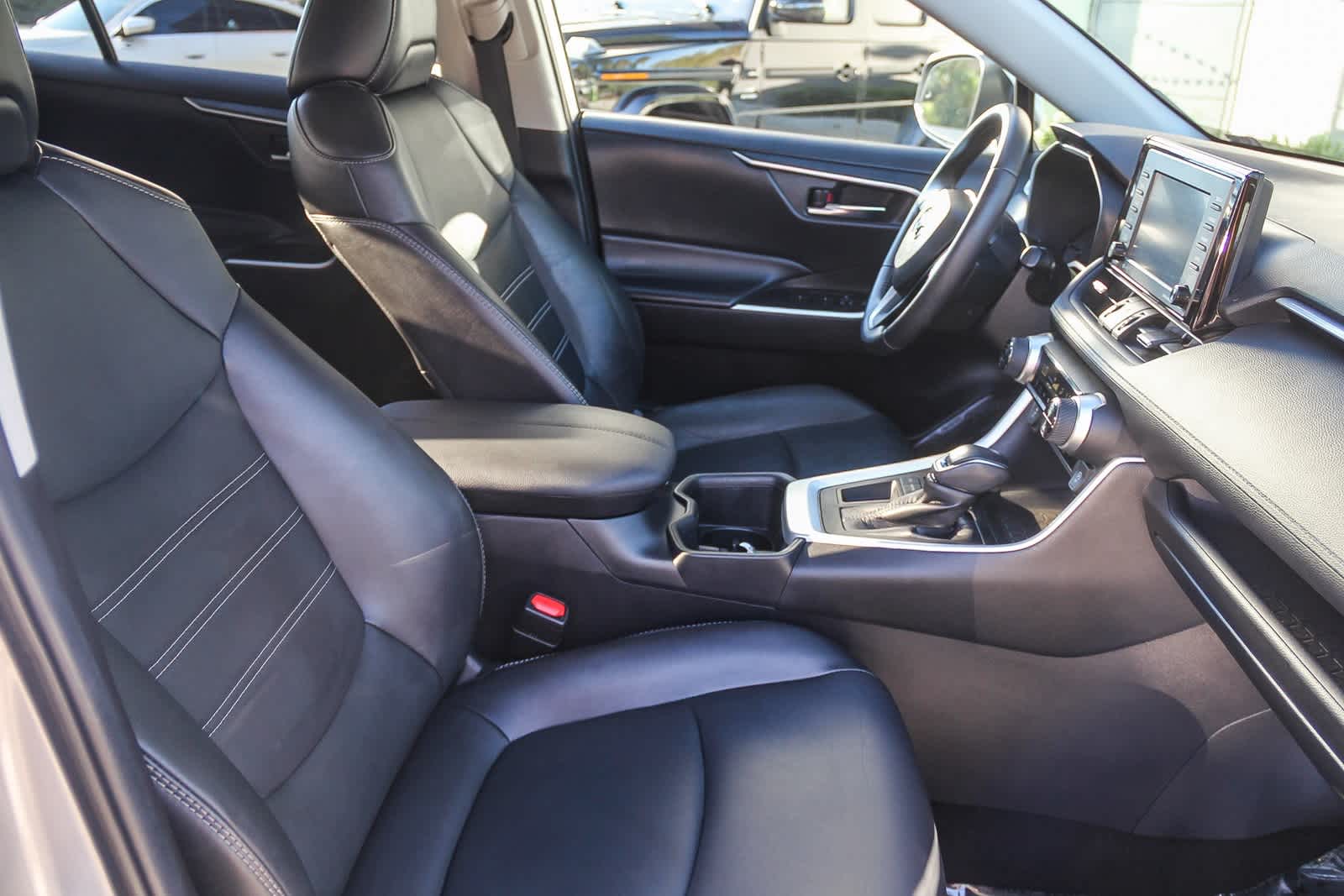 Thumbnail: 2022 Toyota RAV4 - 21