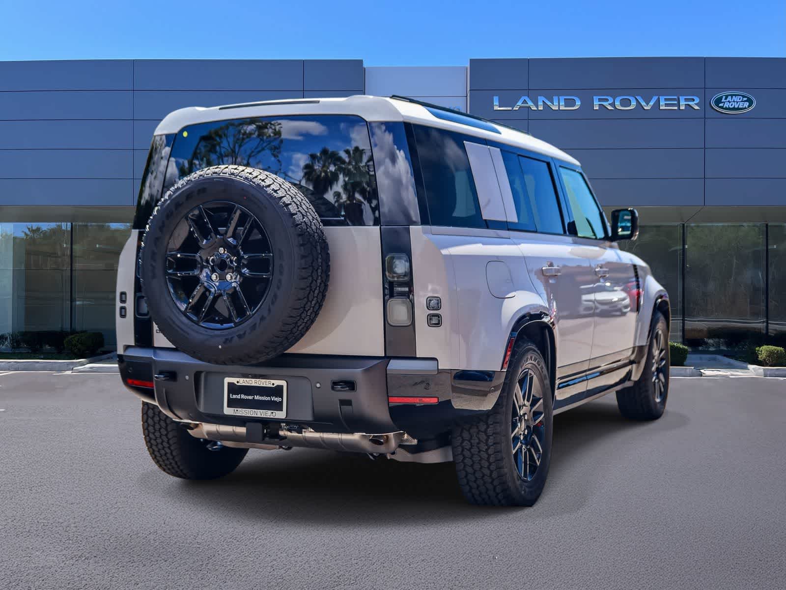 Thumbnail: 2026 Land Rover Defender - 4