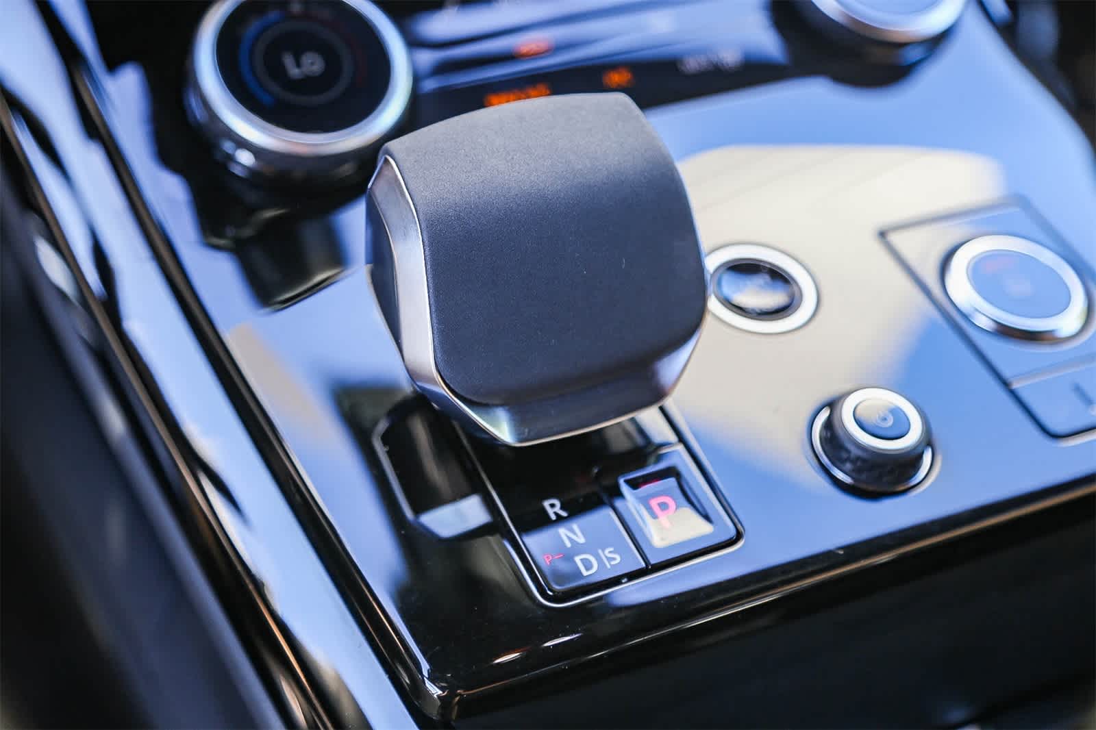 Thumbnail: 2023 Land Rover Range Rover Sport - 18