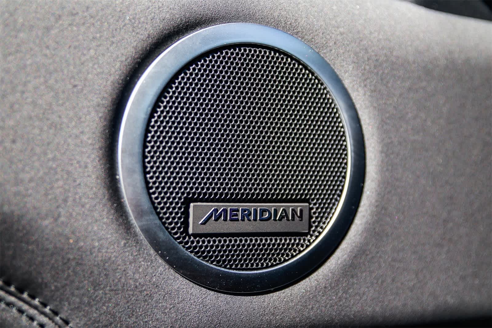 Thumbnail: 2020 Land Rover Discovery - 23