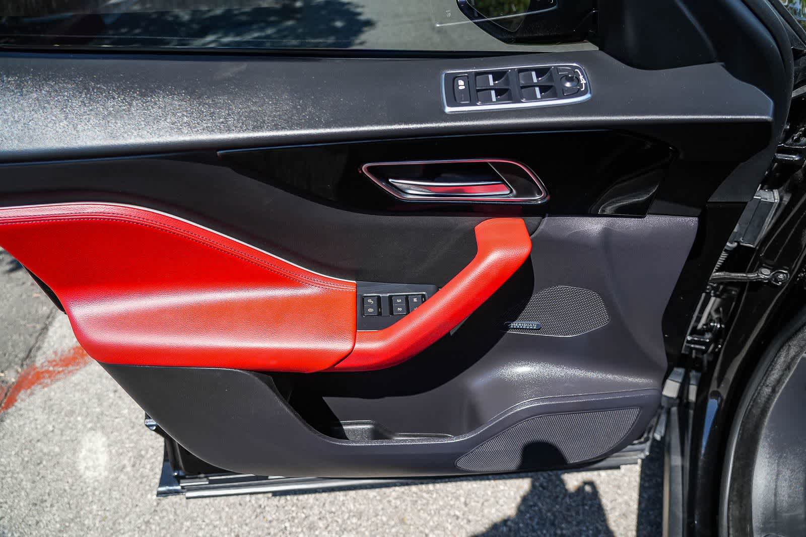 Thumbnail: 2019 Jaguar F-Pace - 18