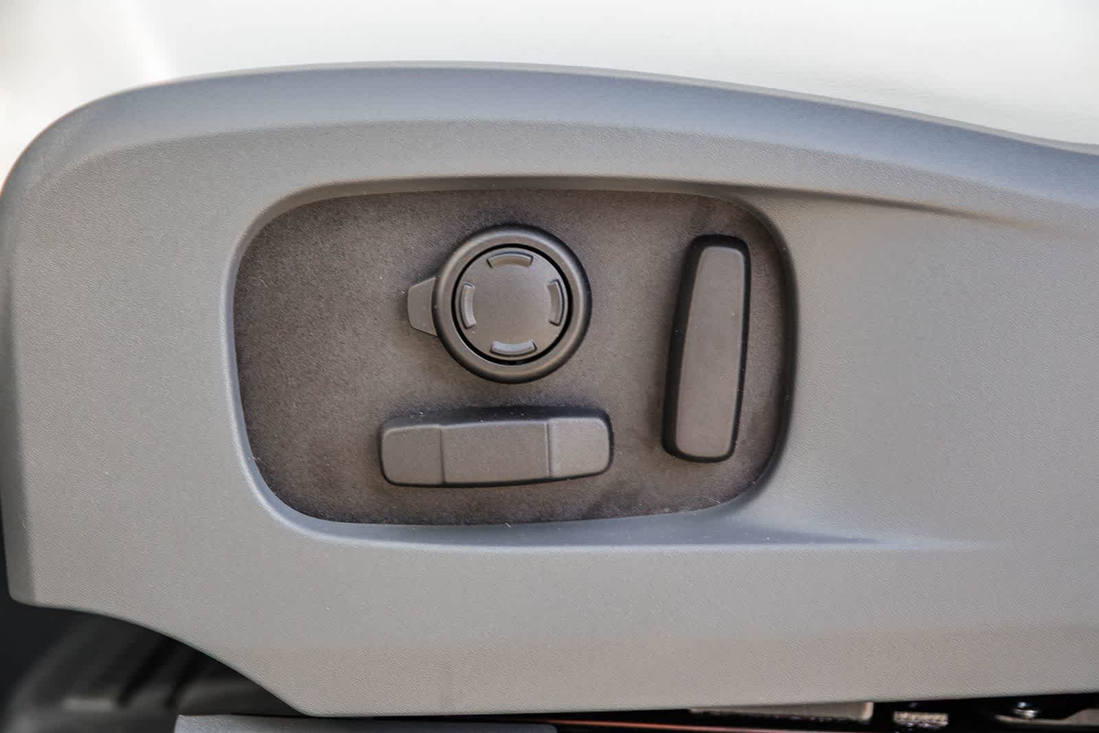 Thumbnail: 2026 Land Rover Defender - 22