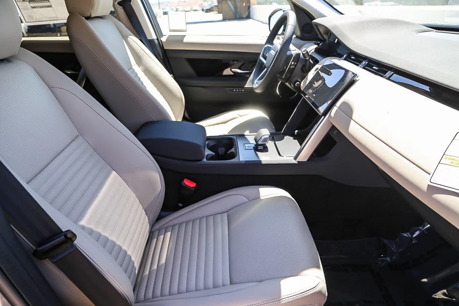 Thumbnail: 2025 Land Rover Discovery Sport - 16