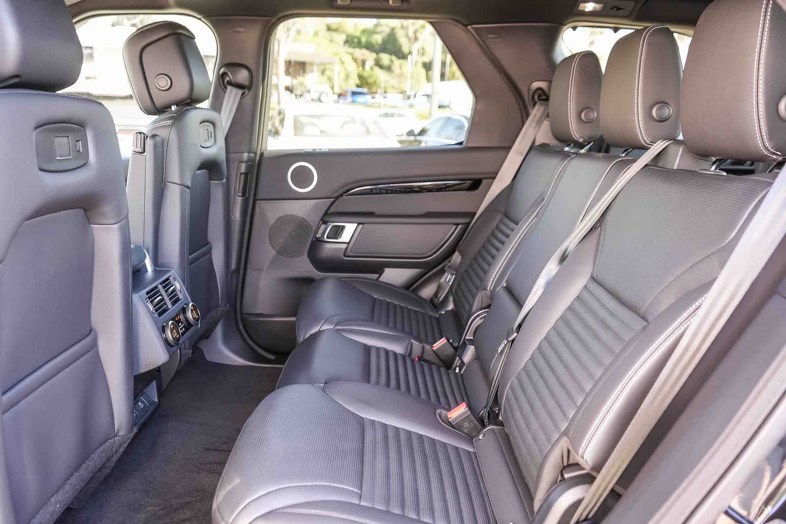 Thumbnail: 2026 Land Rover Discovery - 18