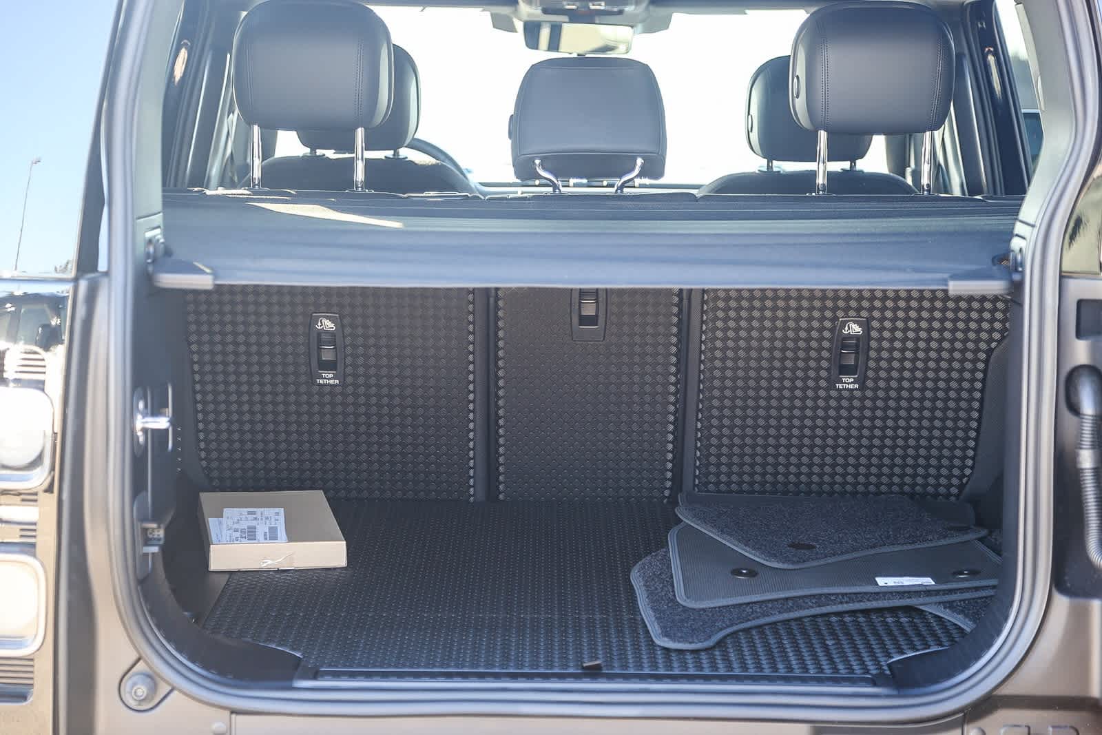 Thumbnail: 2025 Land Rover Defender - 25