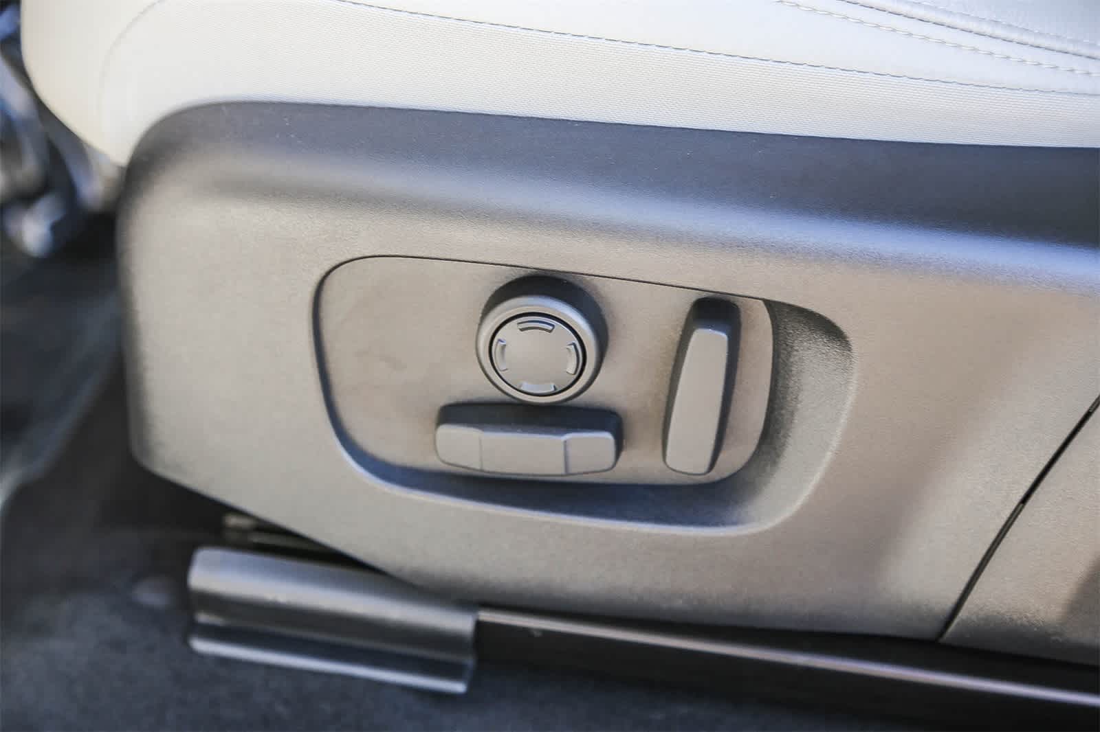 Thumbnail: 2025 Land Rover Range Rover Evoque - 20