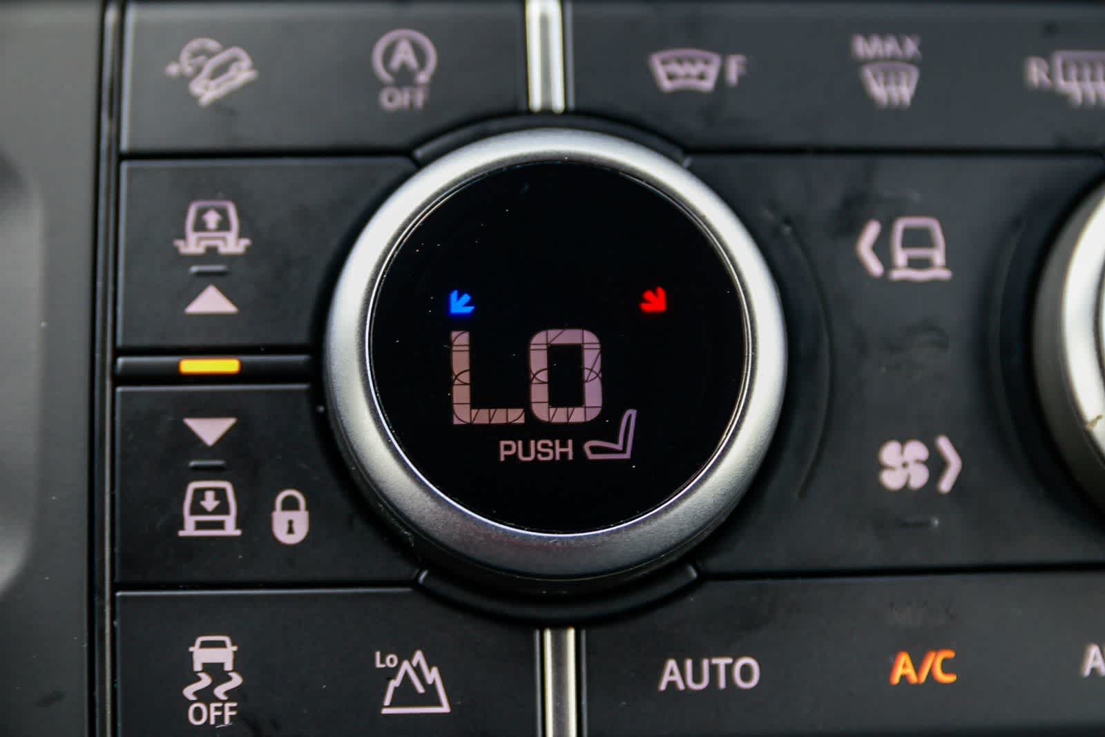 Thumbnail: 2023 Land Rover Defender - 27