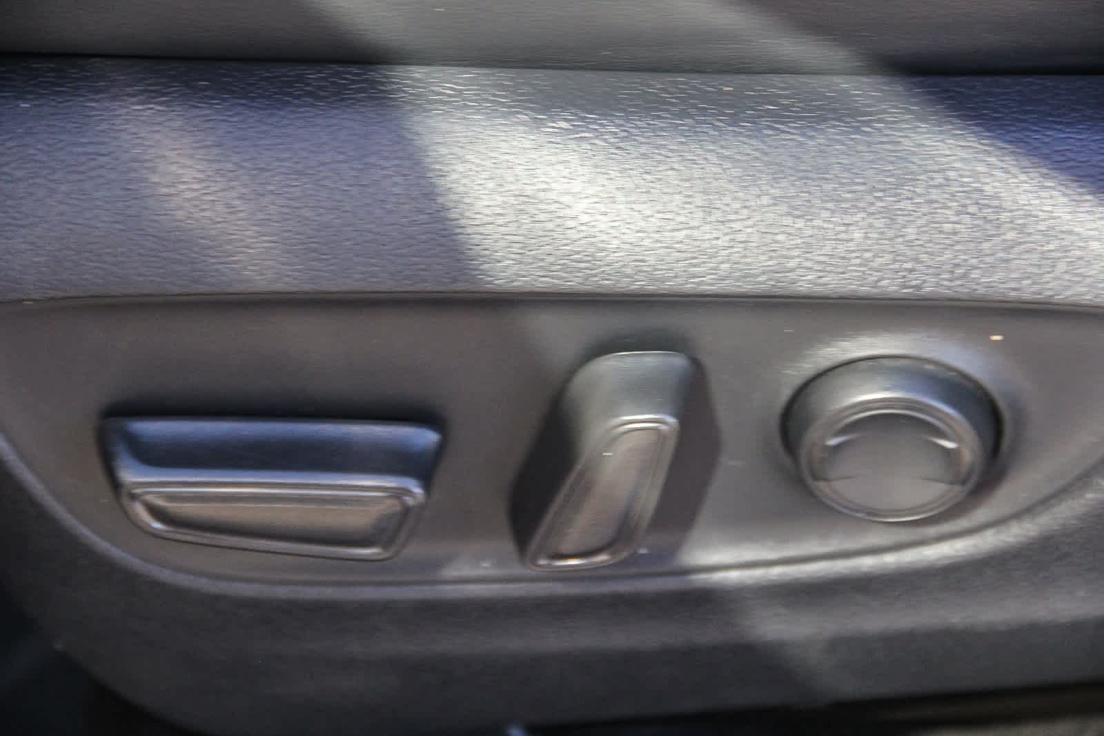 Thumbnail: 2022 Toyota RAV4 - 17