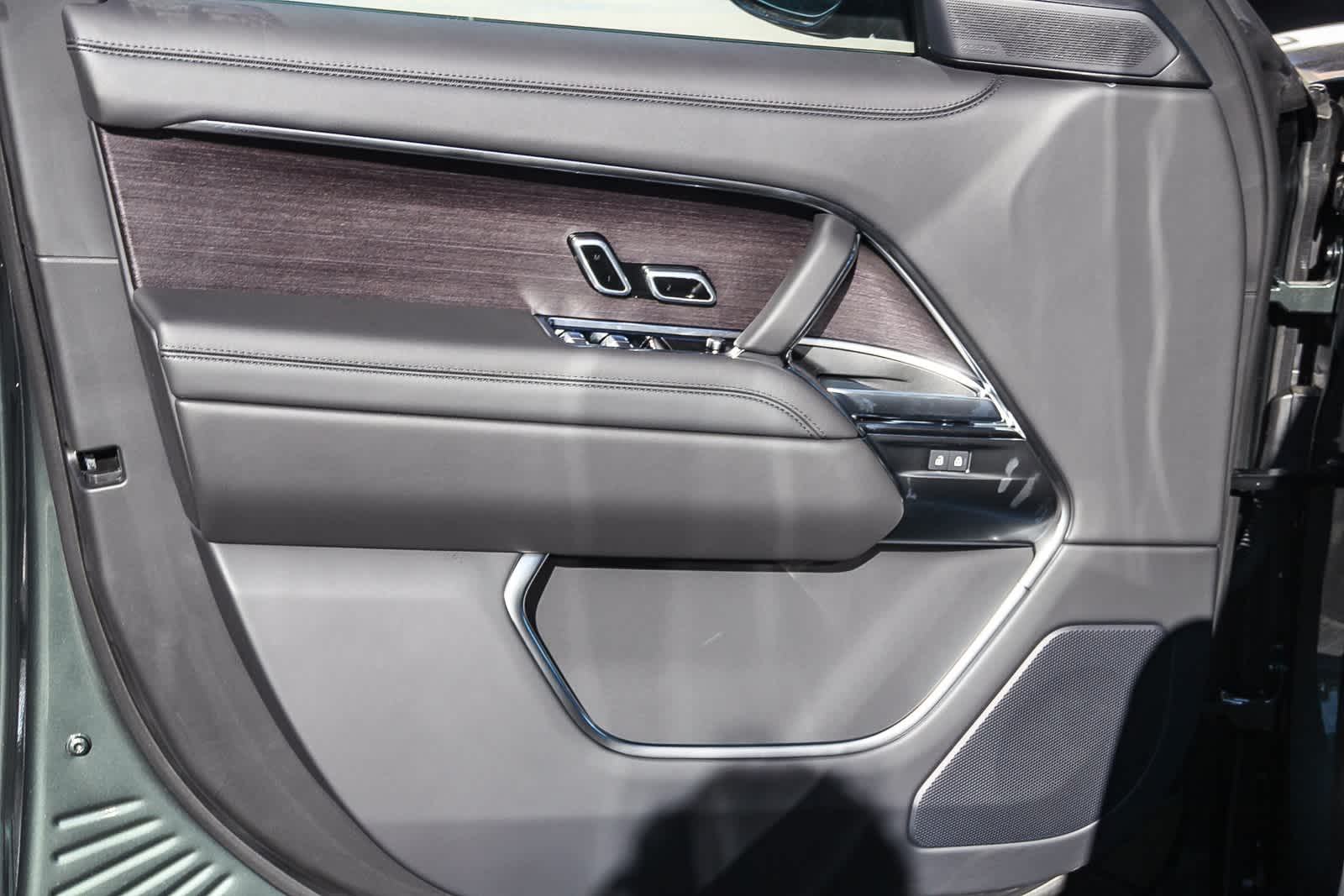 Thumbnail: 2025 Land Rover Range Rover - 15