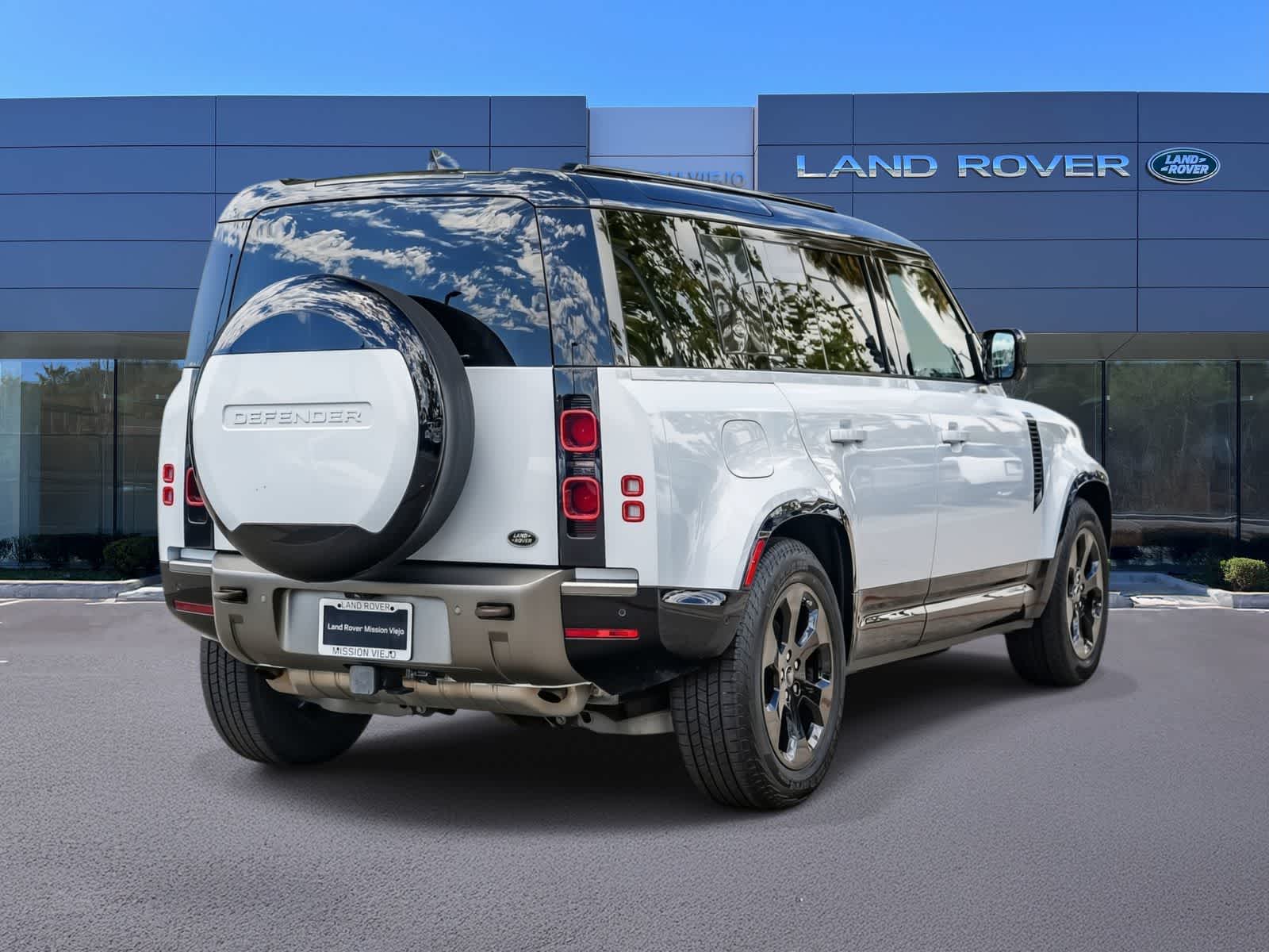Thumbnail: 2023 Land Rover Defender - 3