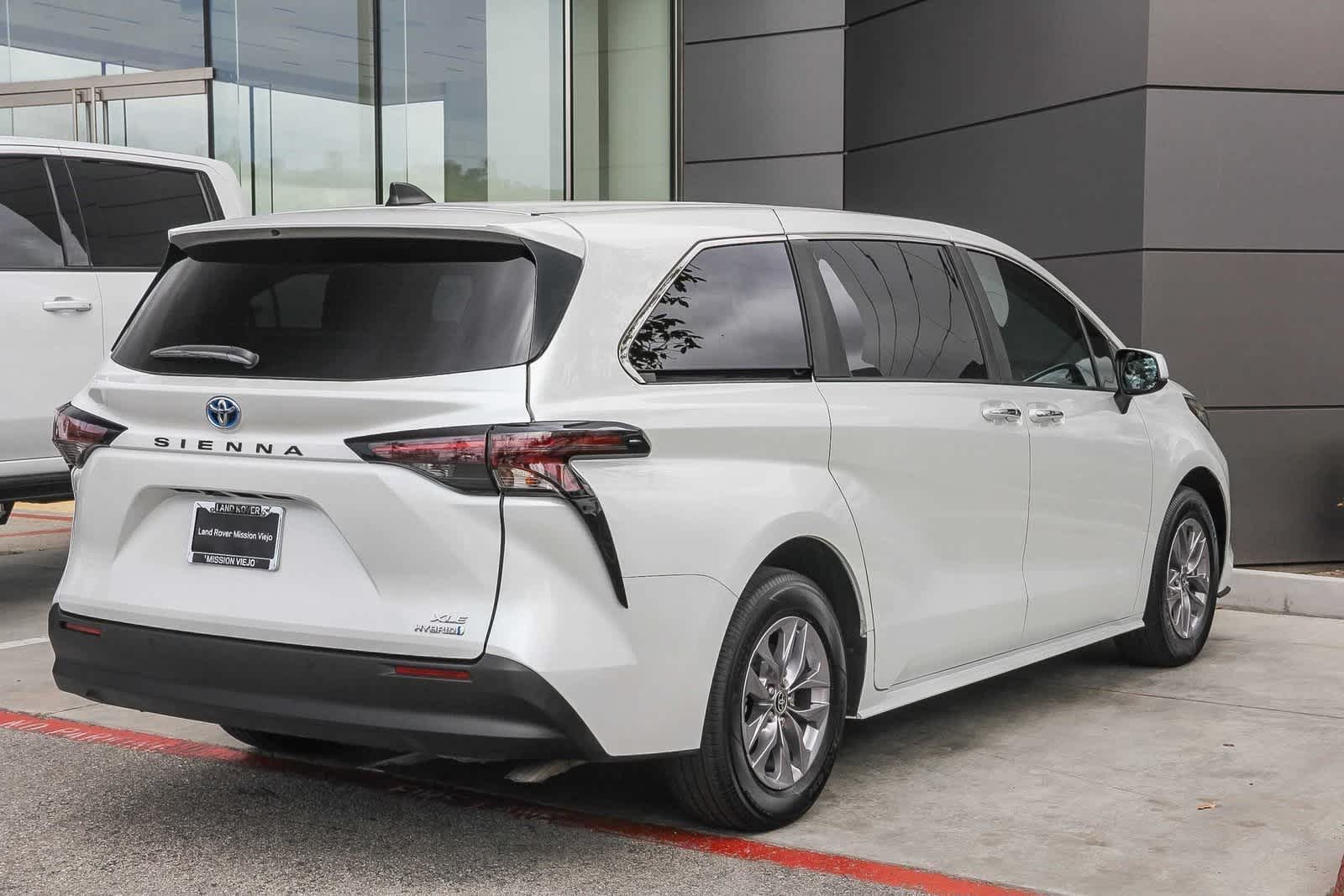 2023 Toyota Sienna XLE 6