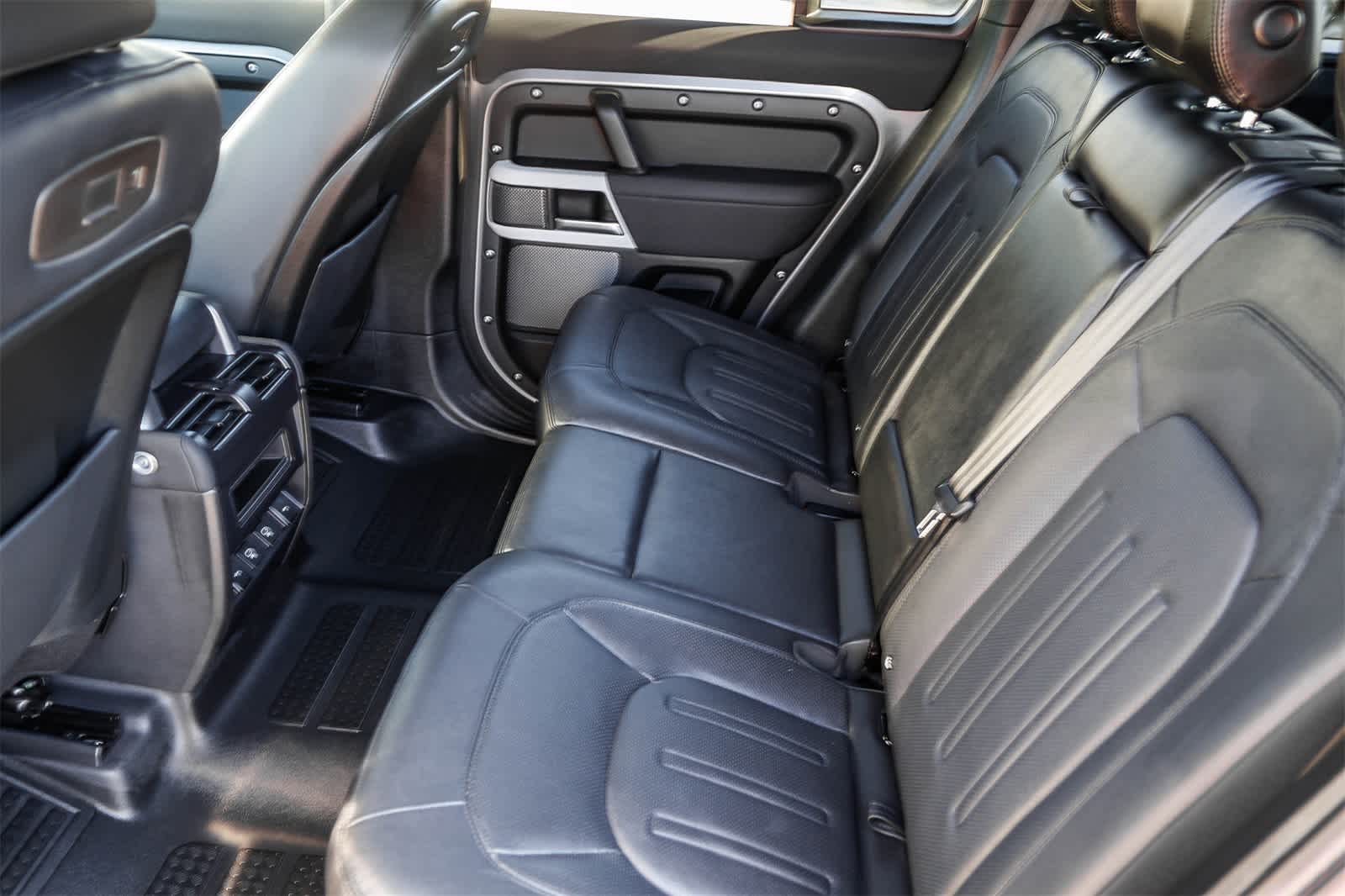 Thumbnail: 2022 Land Rover Defender - 11