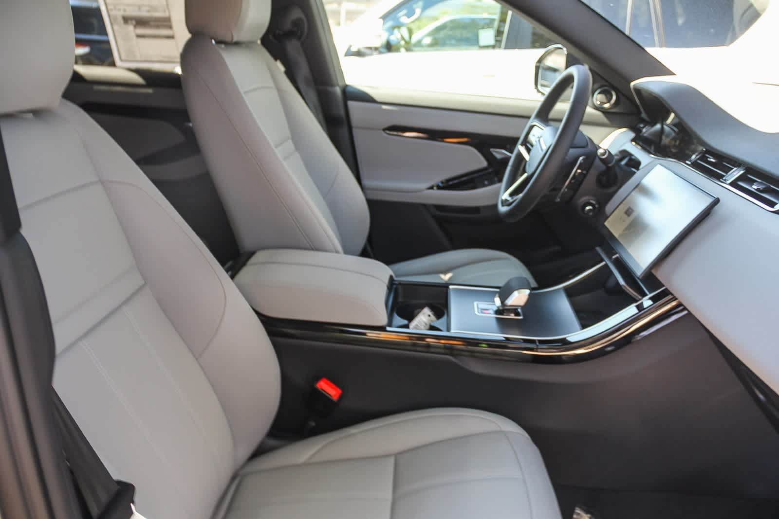 Thumbnail: 2026 Land Rover Range Rover Evoque - 21