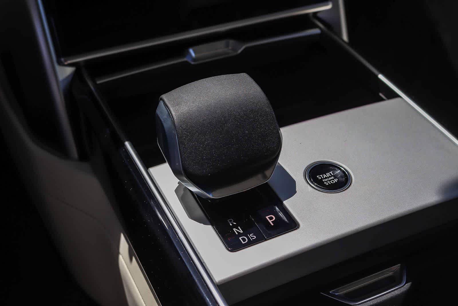 Thumbnail: 2026 Land Rover Range Rover - 23