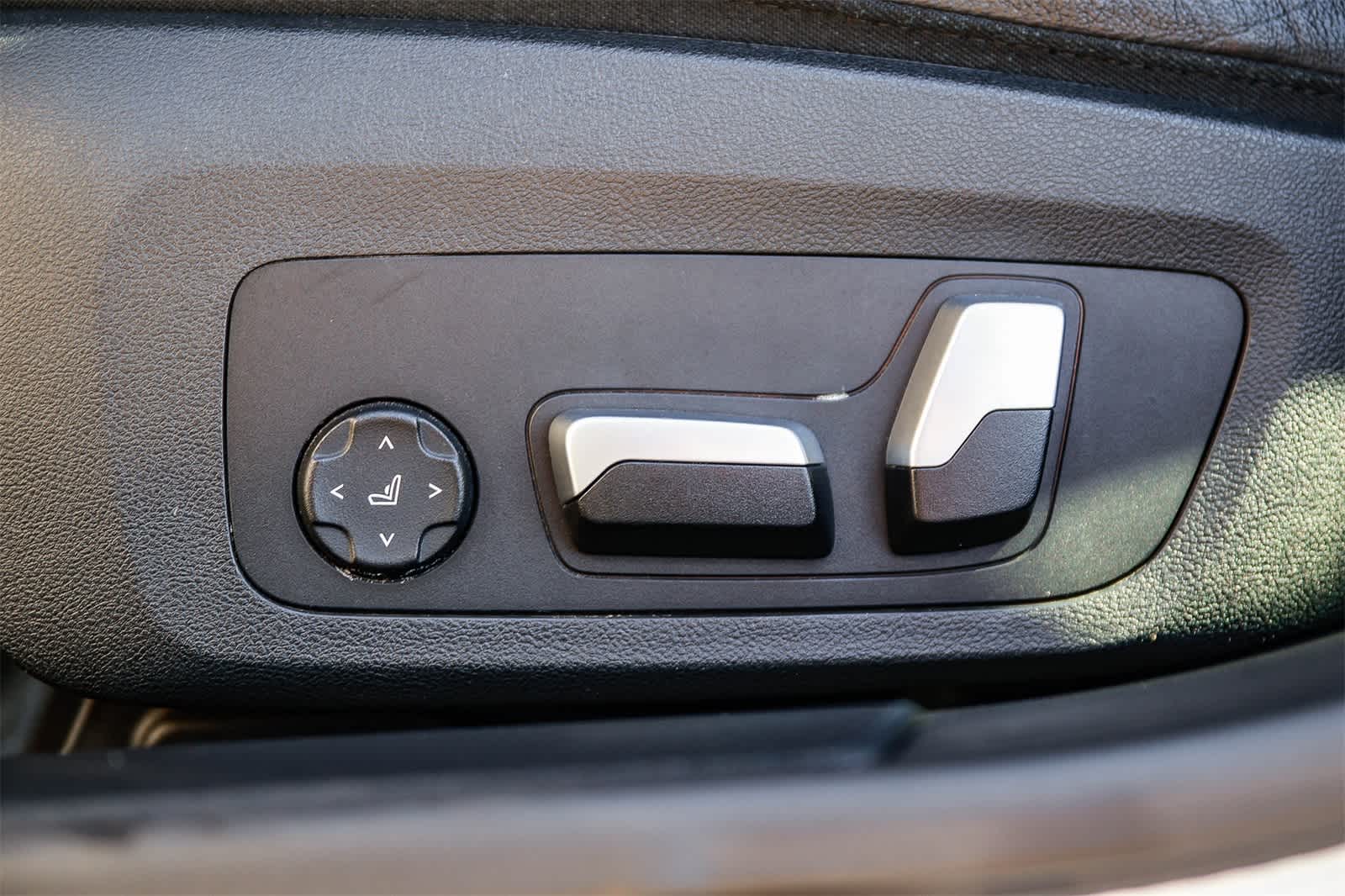 Thumbnail: 2023 BMW i4 - 21