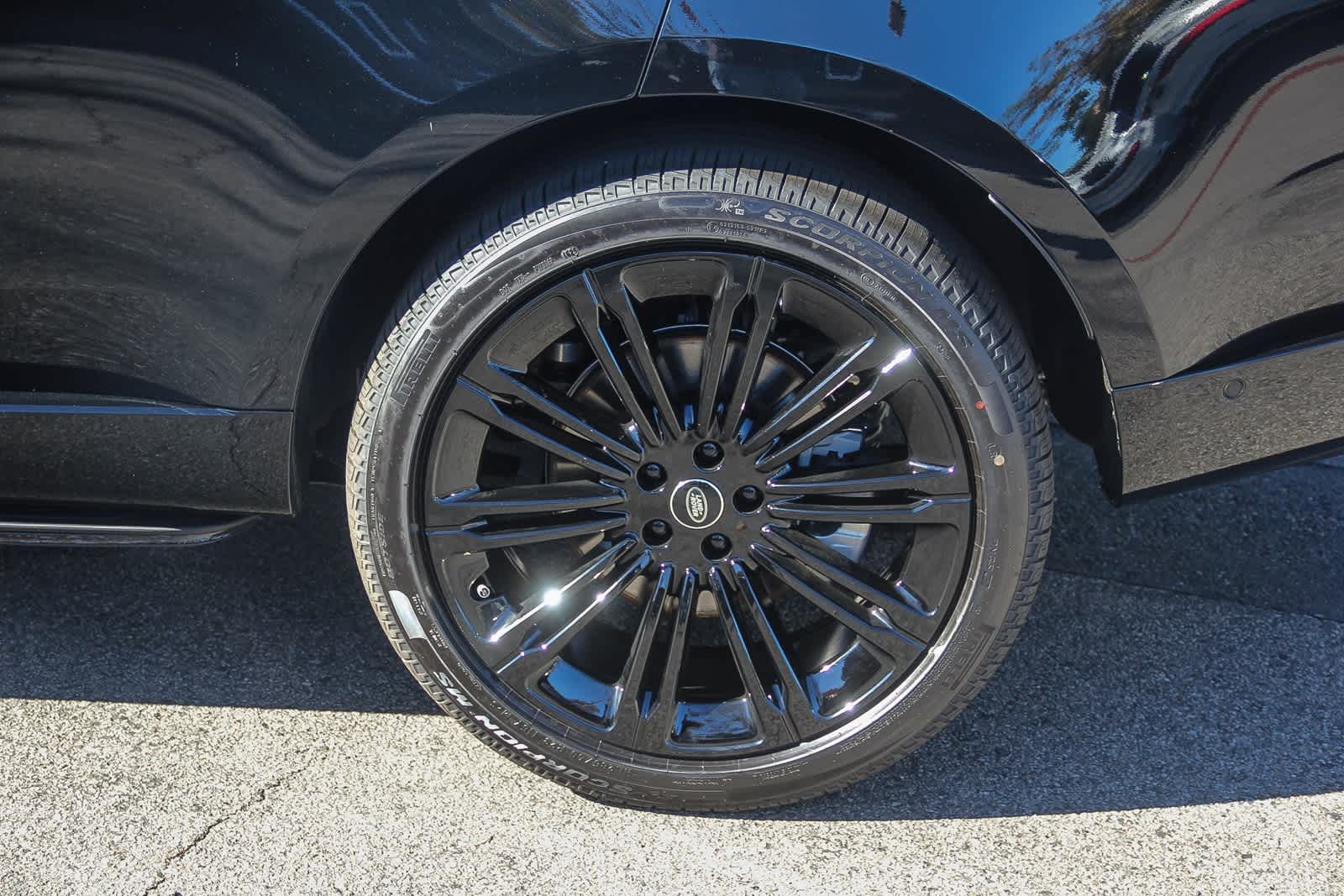 Thumbnail: 2025 Land Rover Range Rover - 5