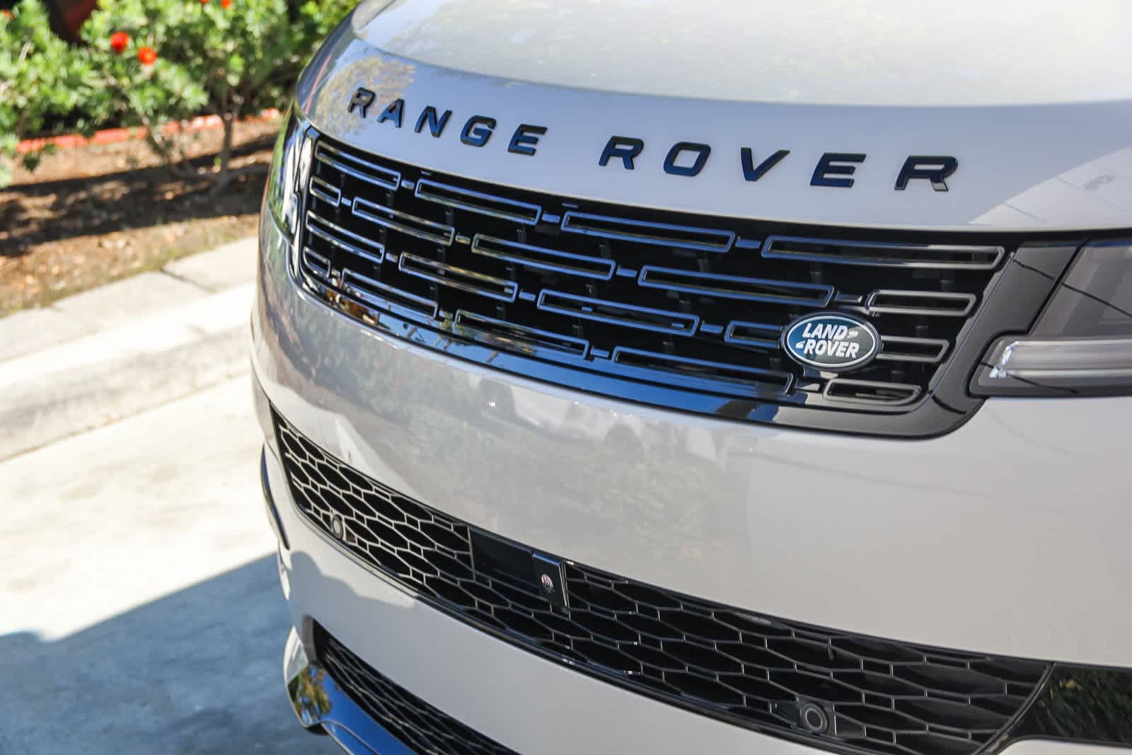 Thumbnail: 2025 Land Rover Range Rover Sport - 11