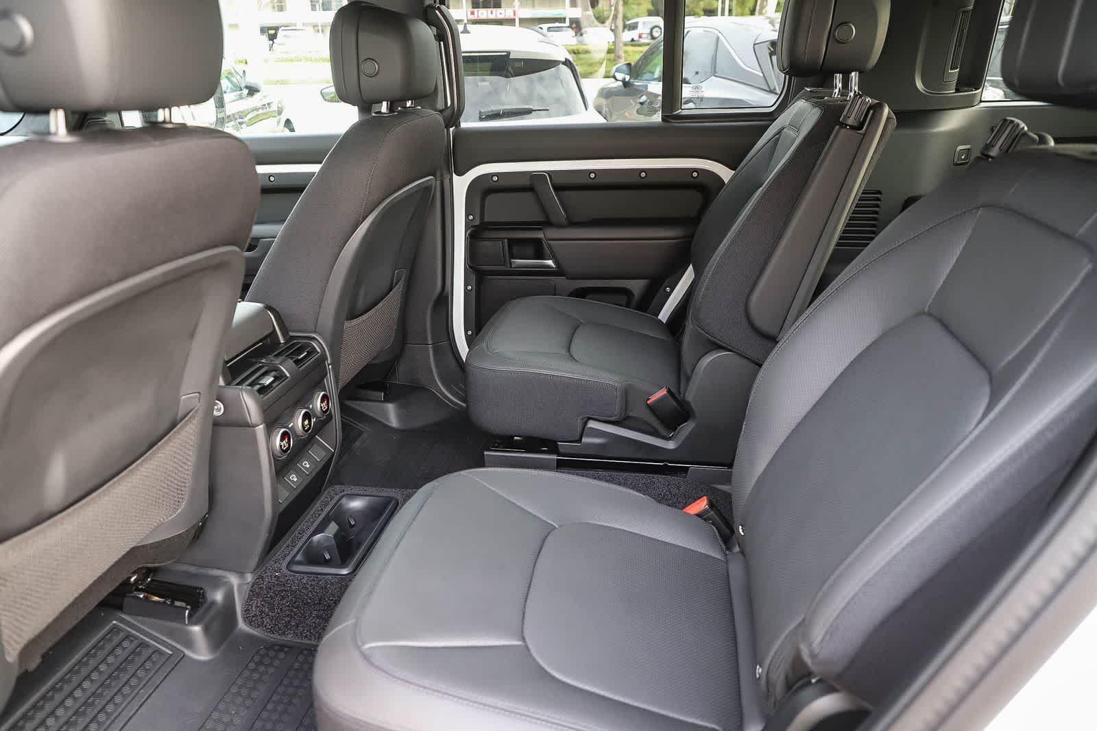 Thumbnail: 2025 Land Rover Defender - 20