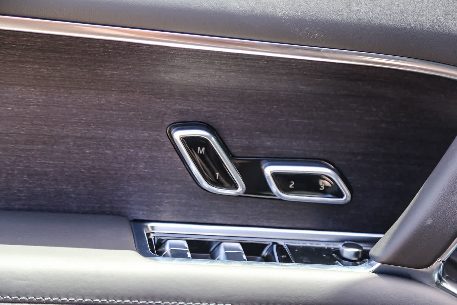 Thumbnail: 2026 Land Rover Range Rover - 23