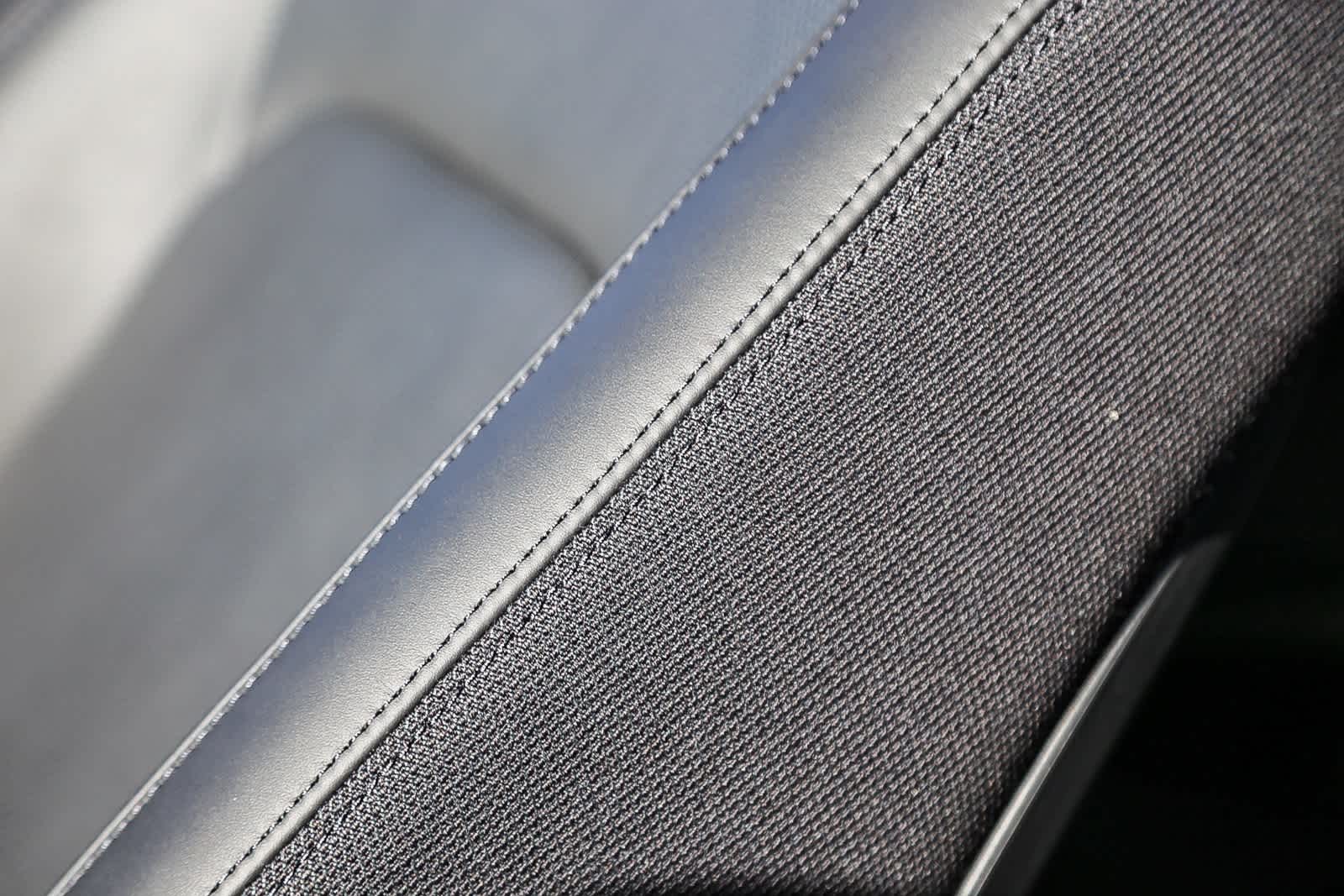 Thumbnail: 2025 Land Rover Defender - 24