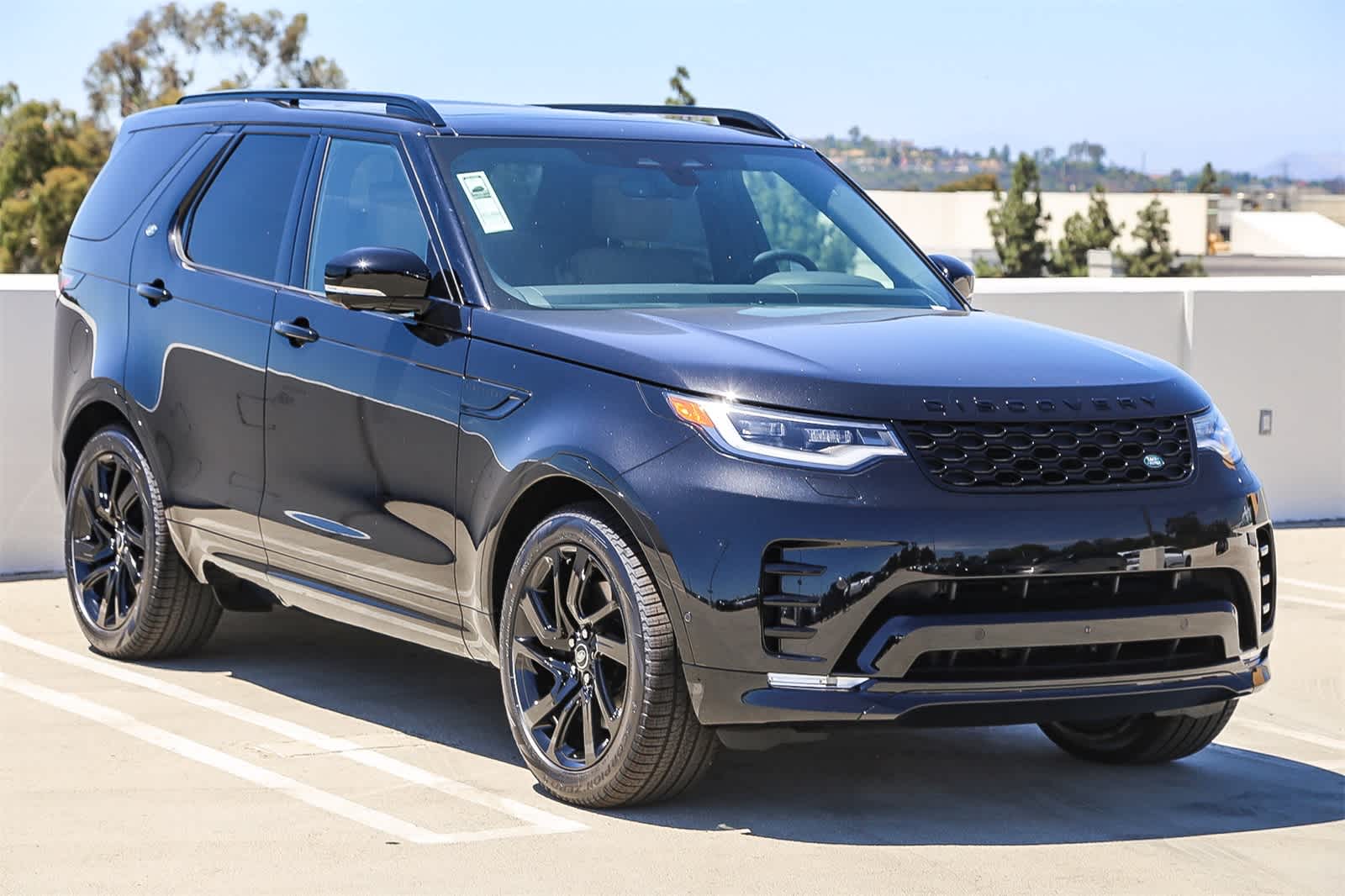Thumbnail: 2025 Land Rover Discovery - 3