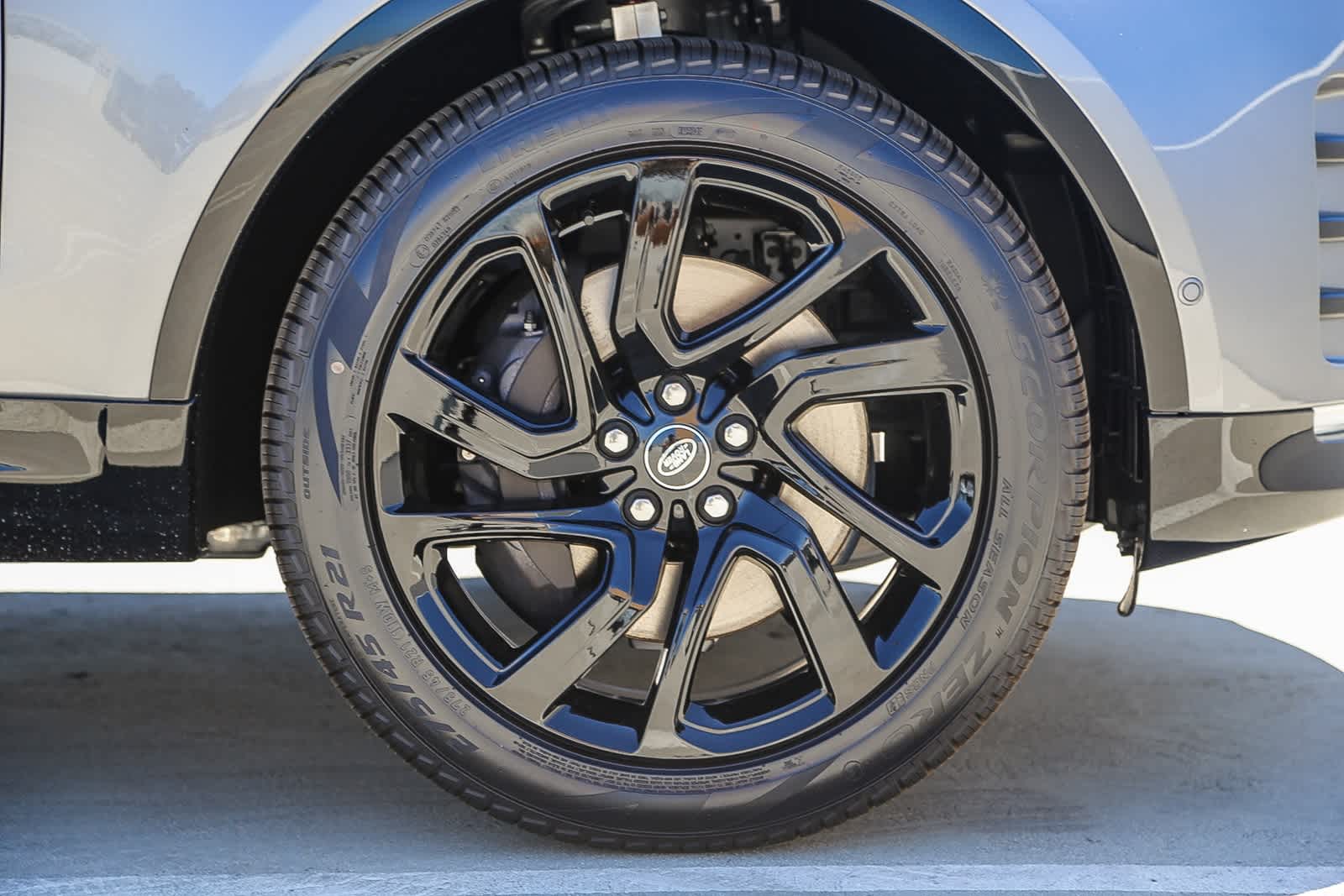 Thumbnail: 2025 Land Rover Discovery - 10