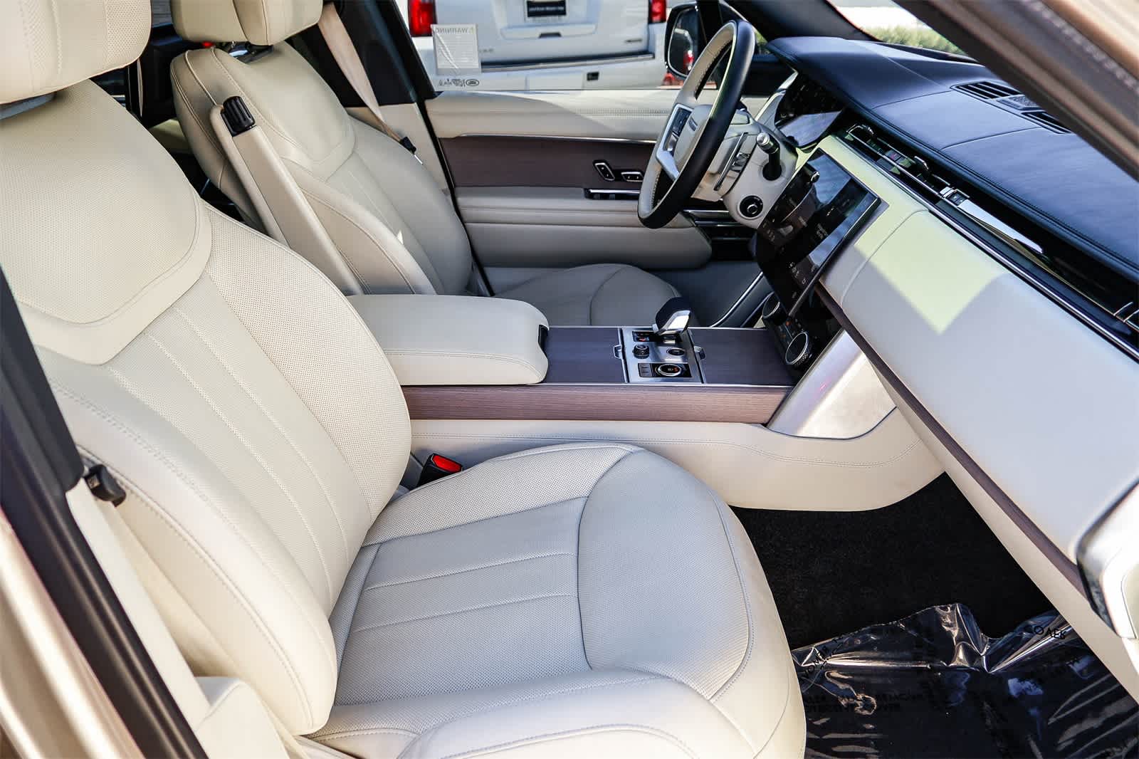 Thumbnail: 2022 Land Rover Range Rover - 17