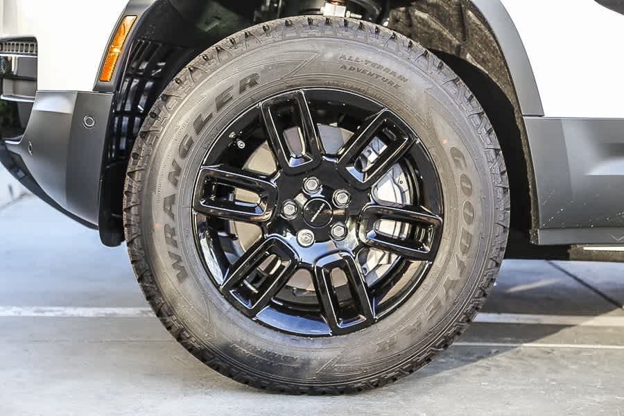 Thumbnail: 2026 Land Rover Defender - 10