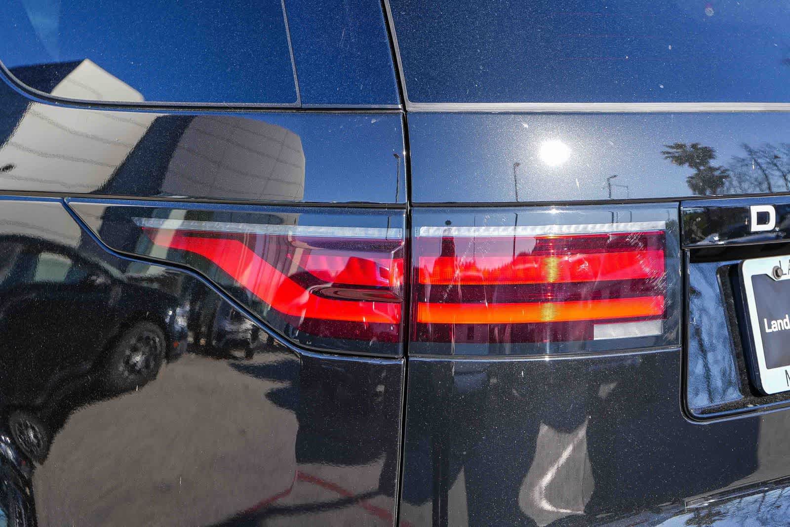 Thumbnail: 2026 Land Rover Discovery - 9